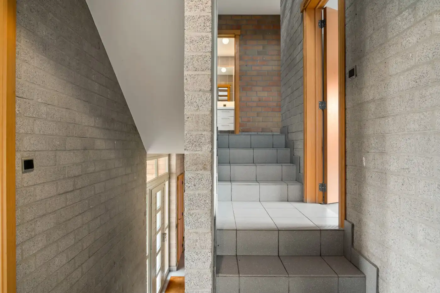 Vrijstaande architectenwoning met 5 slpk., atelier en dubbele garage op ruim perceel met zicht op de velden foto 16
