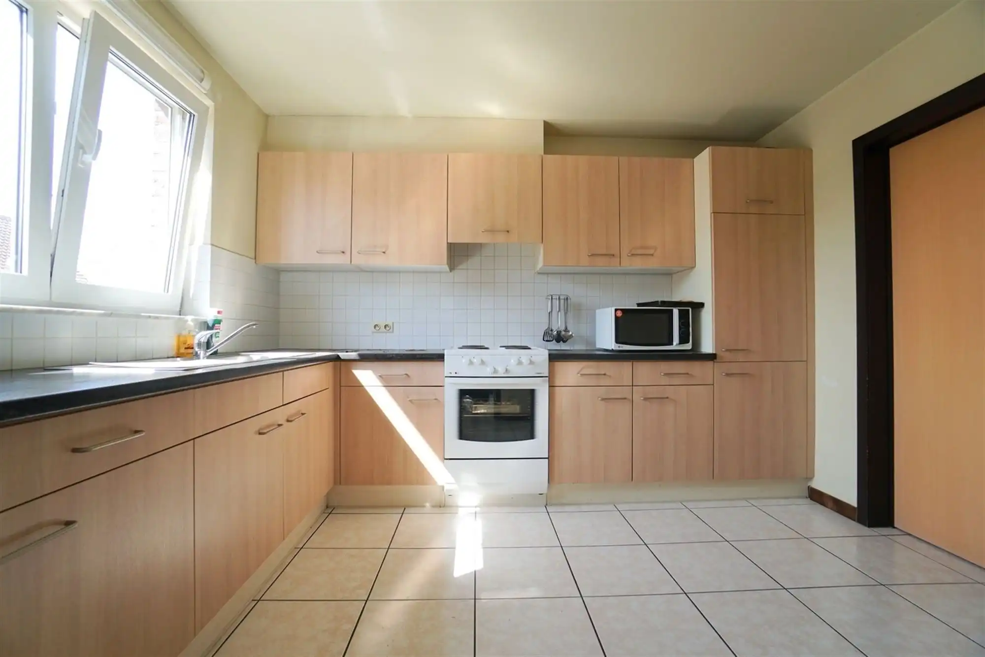 Ruim 2 slaapkamer appartement met garage te Ertvelde foto 6