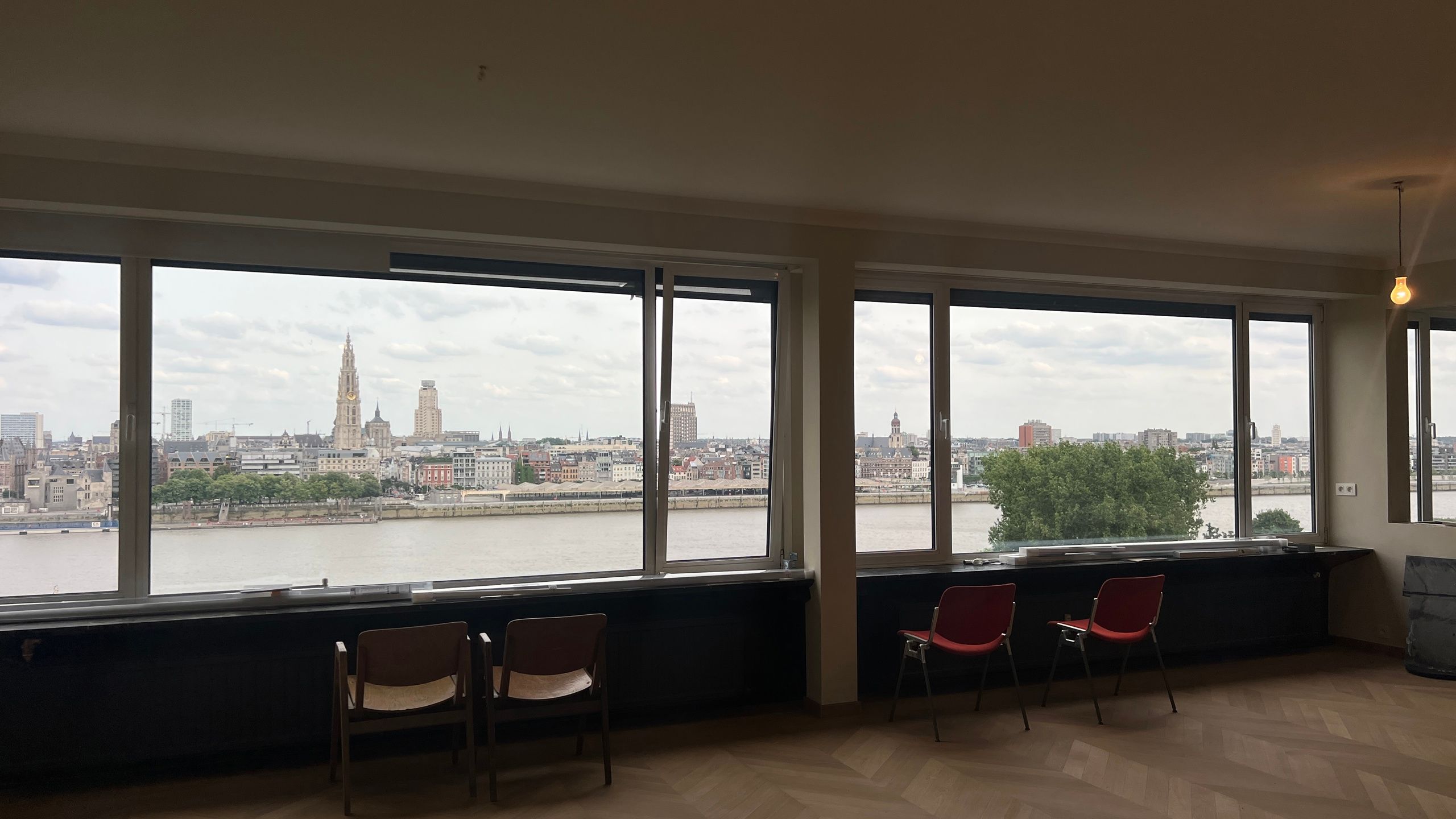 ANTWERPEN -  Royaal appartement met uitzicht over de Schelde foto 3