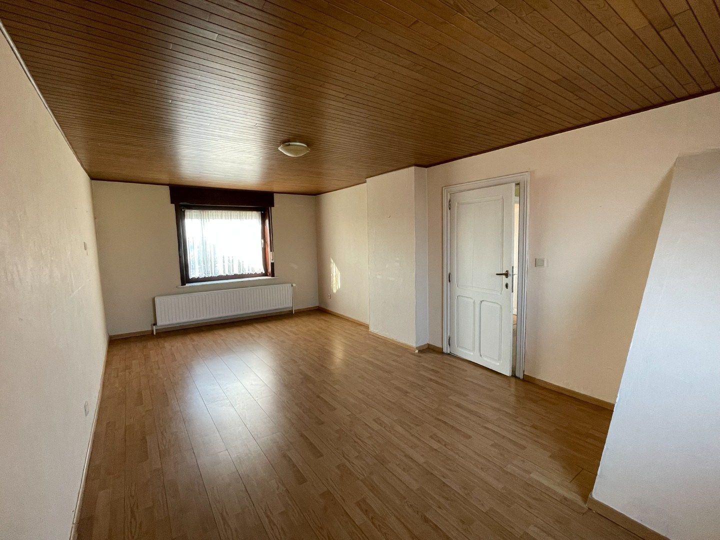 Ruime 3-gevelwoning met grote tuin in Roosdaal foto 8