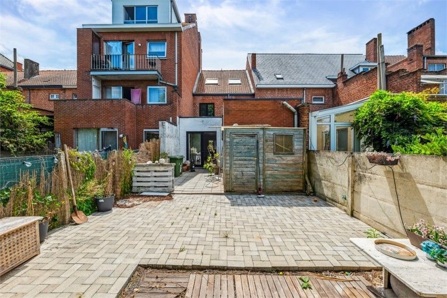 KNUSSE GEZINSWONING MET GEZELLIGE STADSTUIN IN HASSELT foto 3