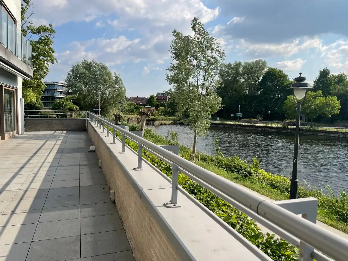 LUXE APPARTEMENT + zeer riant zongericht terras, dubbele garage & (wijn)kelder foto 54