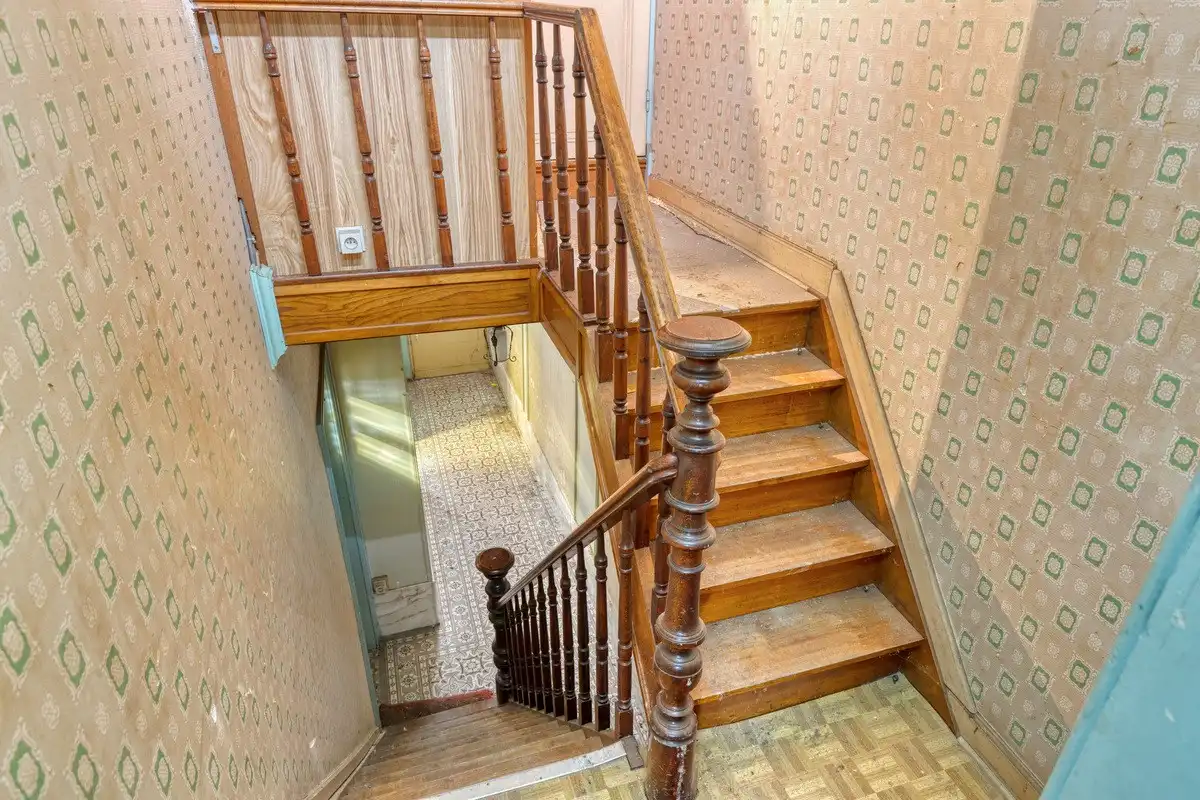 Te renoveren rijwoning met achterliggend groot magazijn! foto 6