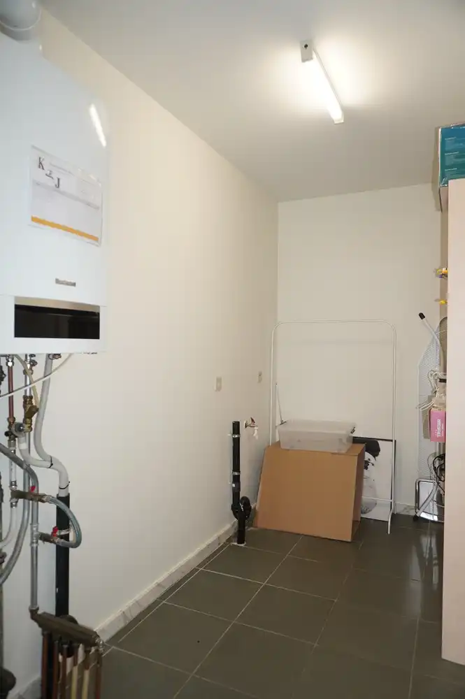 Ruim en centraal gelegen appartement van 94 m² met lift, terras, balkon en ondergrondse garage. foto 7