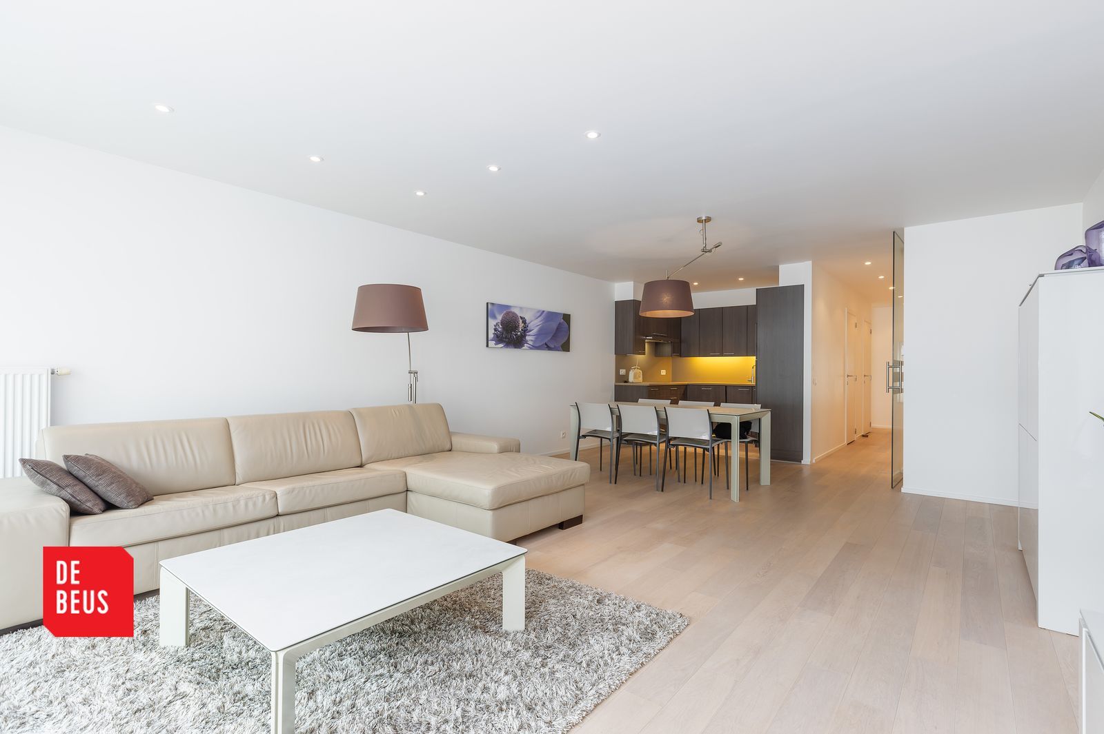 Modern, luxueus en ruim appartement met 2 slpk en 2 zonnige terrassen foto {{pictureIndex}}