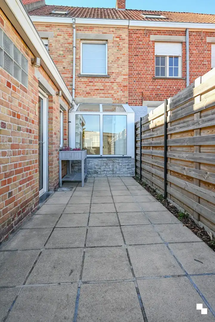 Rijwoning met uitweg achteraan en ruime garage te Izegem foto 25