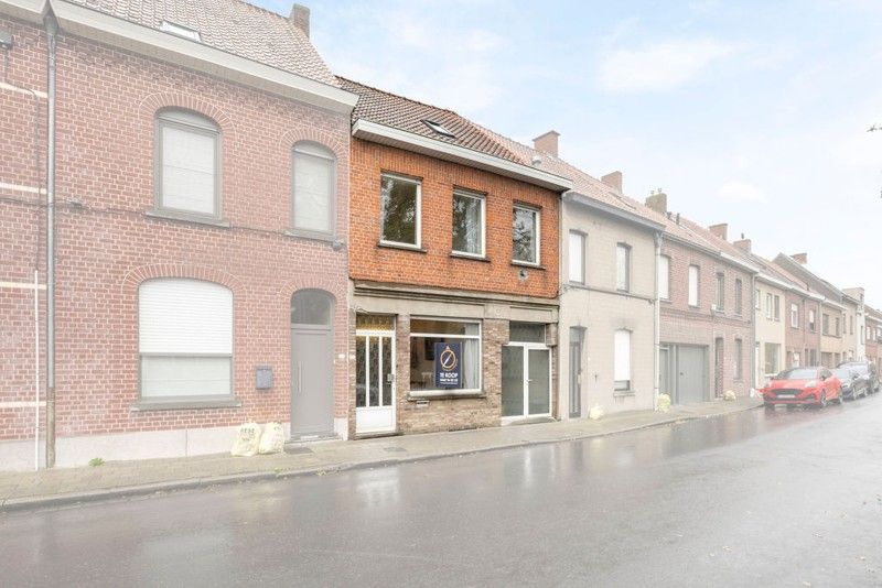 Licht op te frissen woning te koop! GARAGE ACHTERAAN!!!! foto {{pictureIndex}}