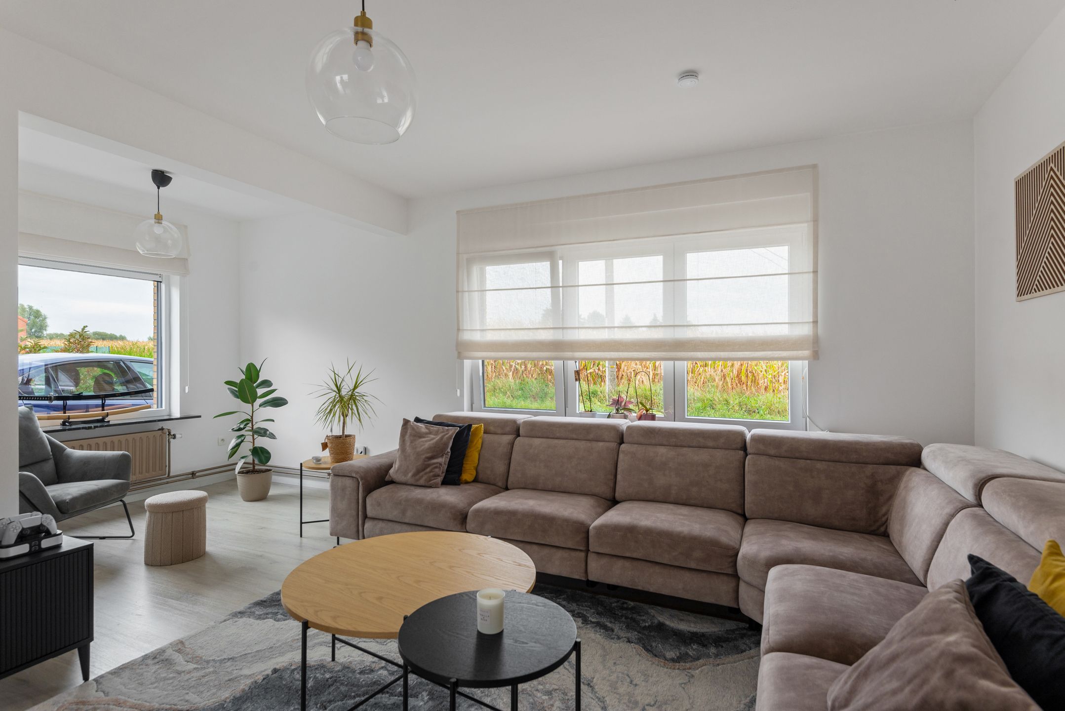 Instapkl. Half-open woning met 3 slpk, polyv. zolder, gar., oprit en tuin foto 3