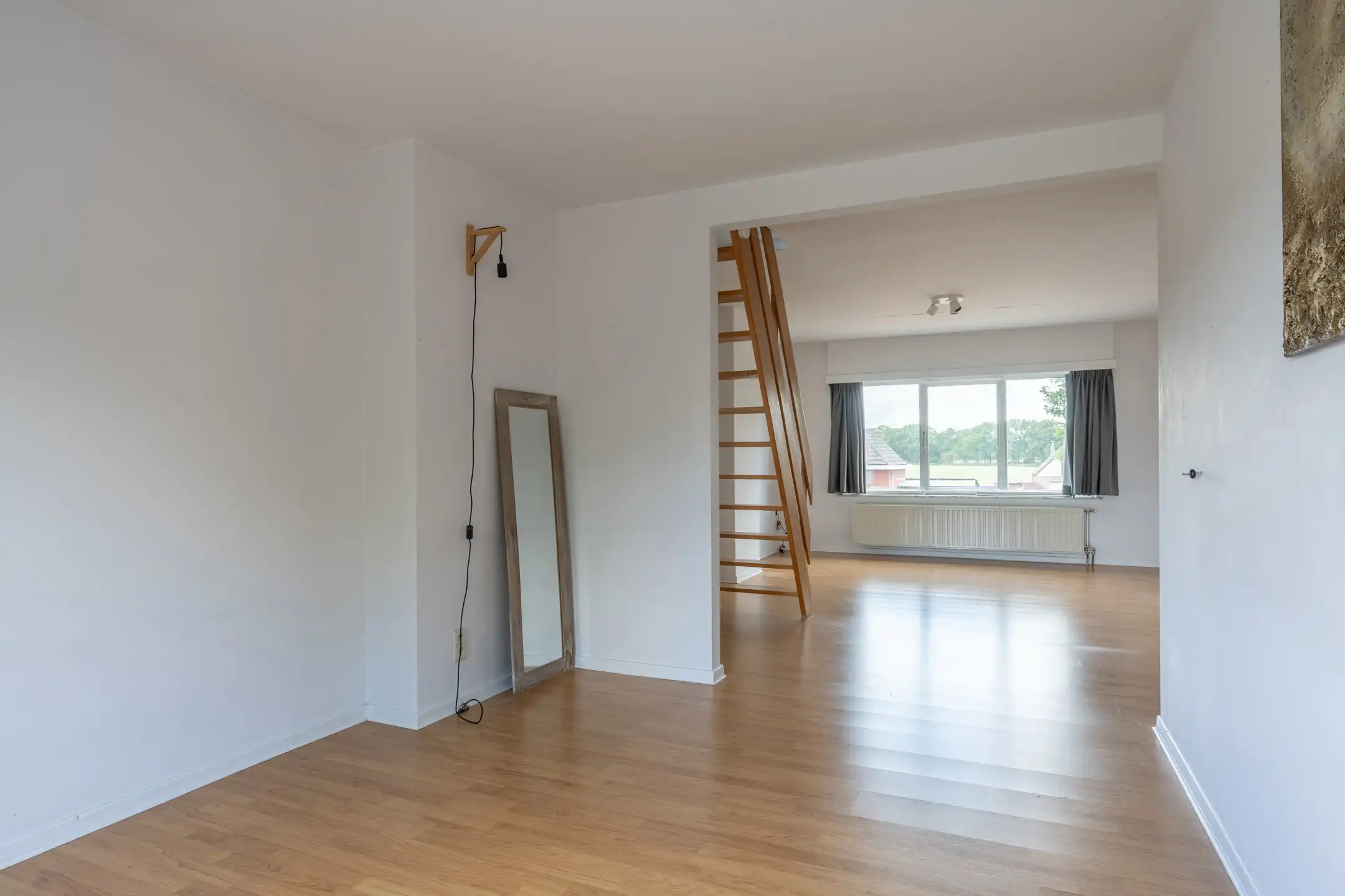 Woning bestaande uit twee appartementen op 985m² perceel. foto 30