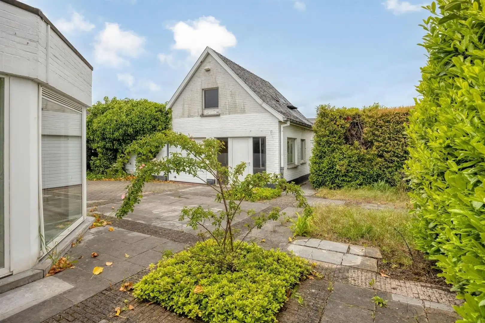 Villa met achterliggend kantoorgebouw foto 25