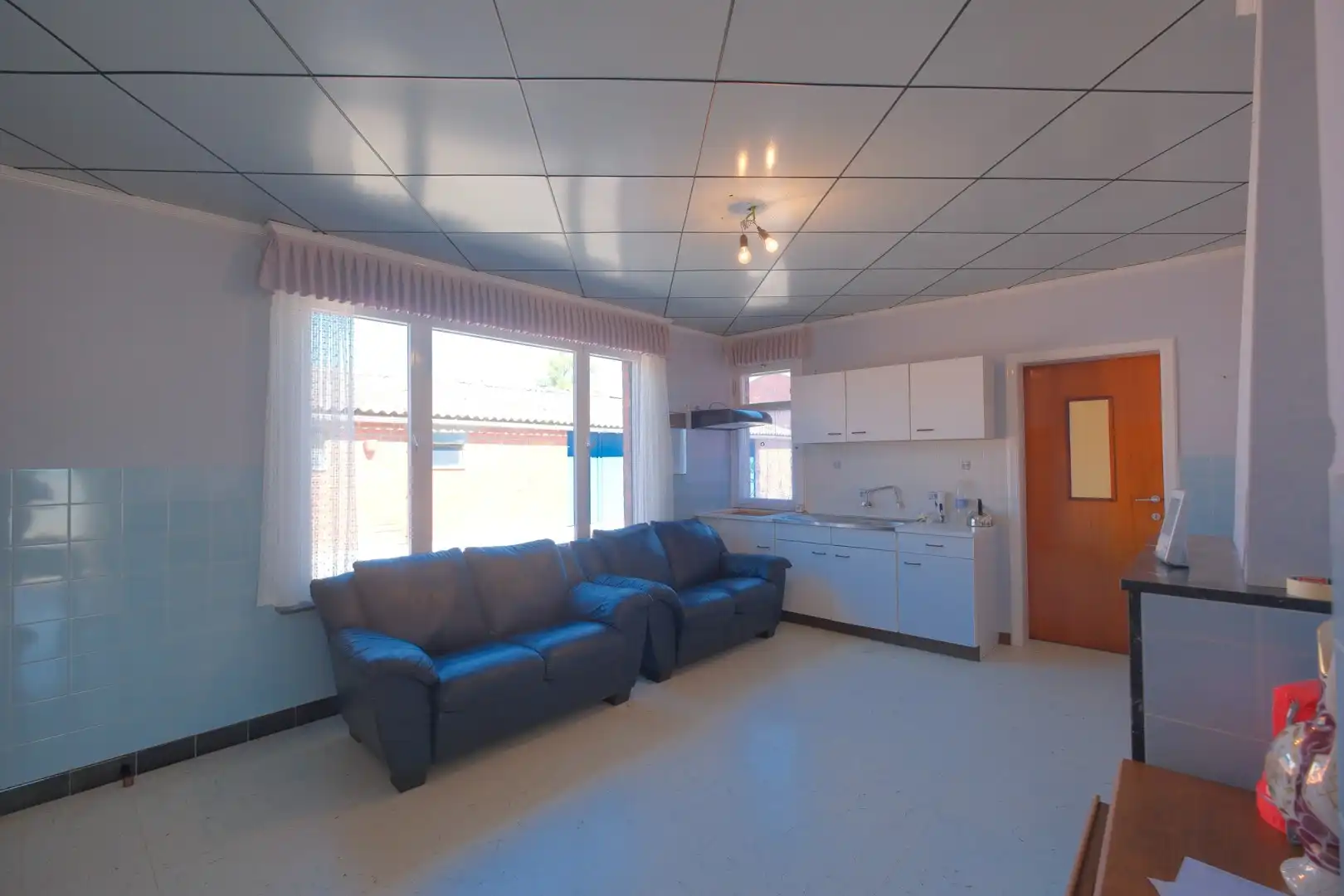 Kortemark - Rustig gelegen woning met 2 loodsen! foto 9