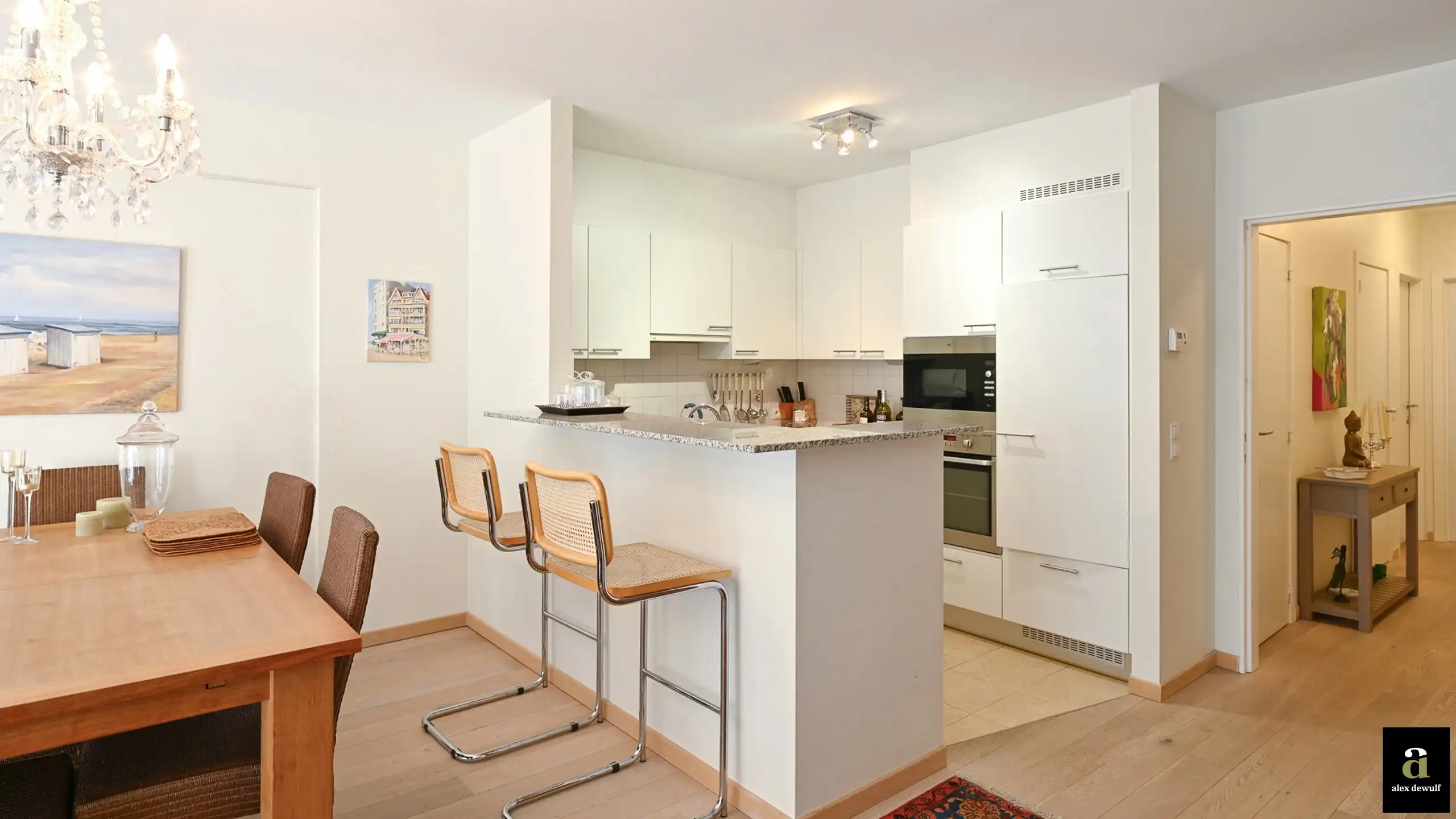 Ruim 2-slaapkamer appartement aan het Rubensplein. foto 8