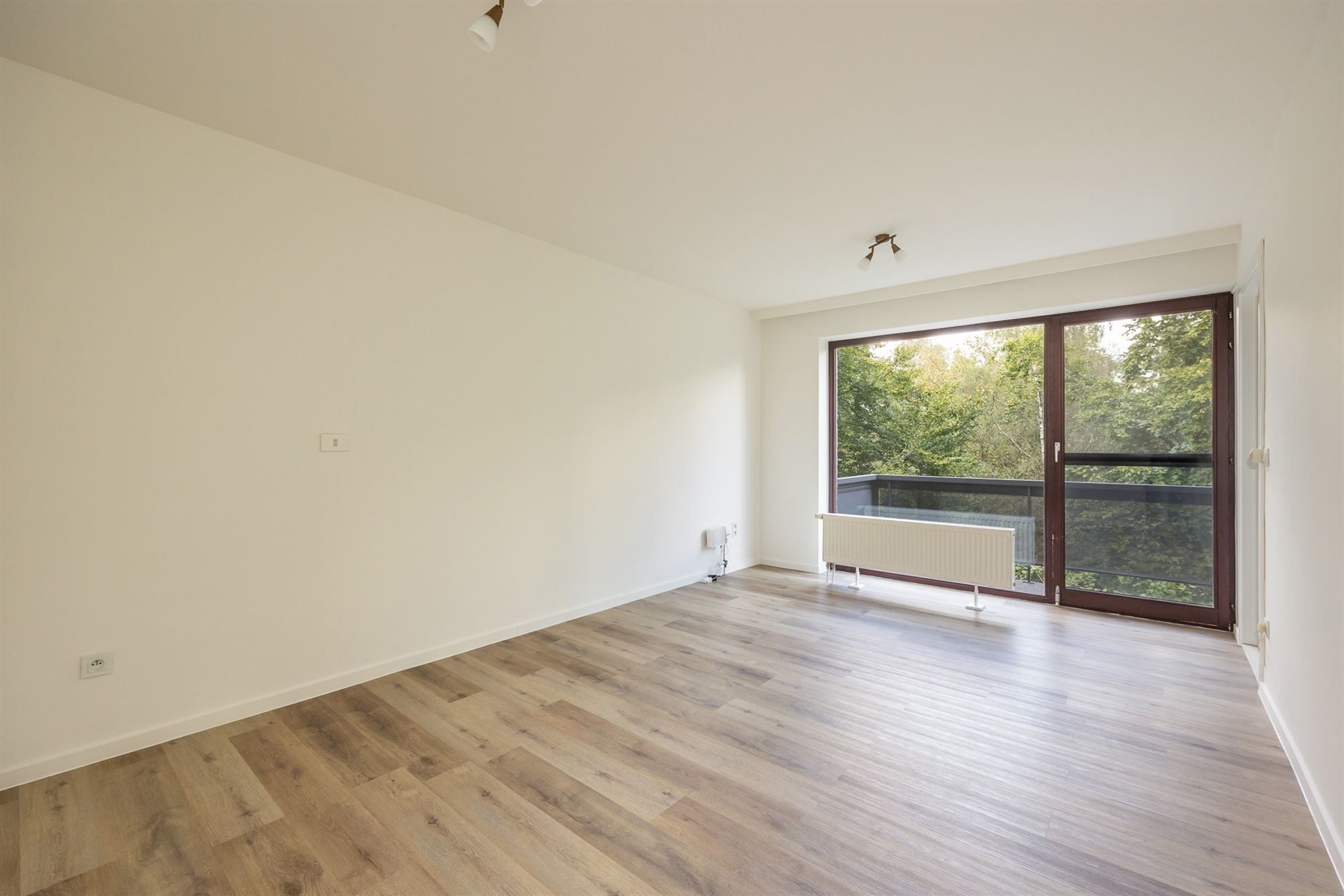 Lichtrijke serviceflat met terras foto 2