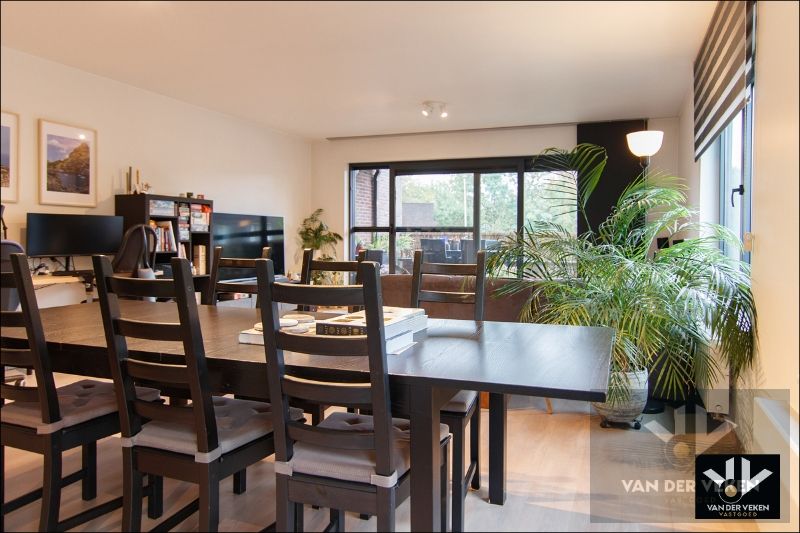 Ruim appartement met overdekt terras op gunstige locatie in Hasselt foto 6