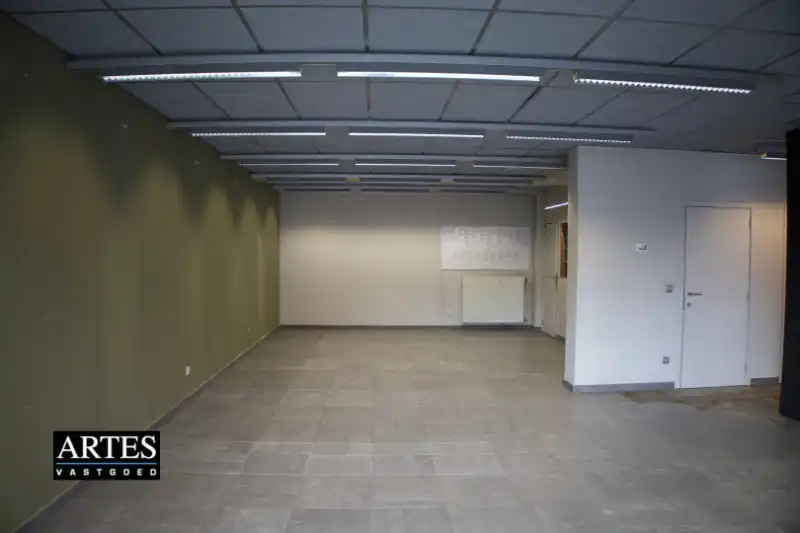 Handelspand van 122 m² in Genk-centrum, tegenover Shopping 1 foto 4