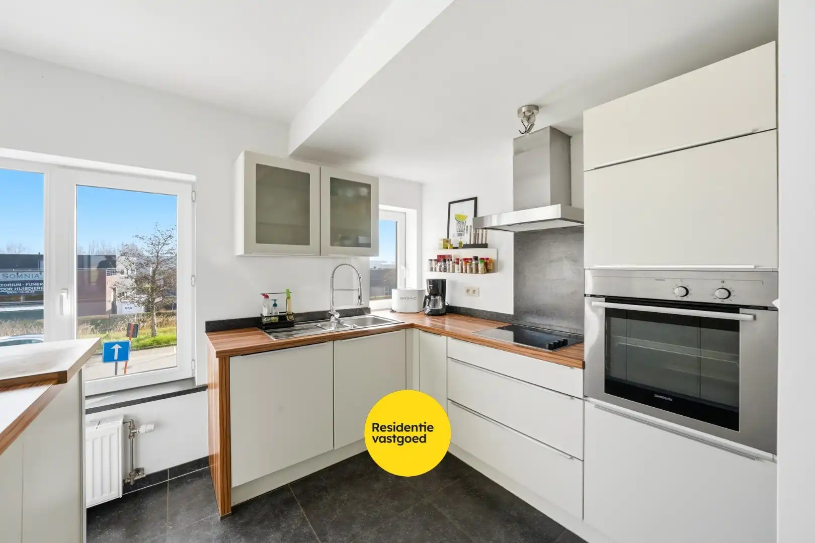 Instapklare woning met zicht op de vaart in Oudenburg foto 3