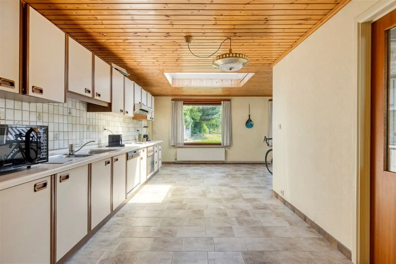 Mooi gelegen te renoveren woning op de Wolvenberg foto 12