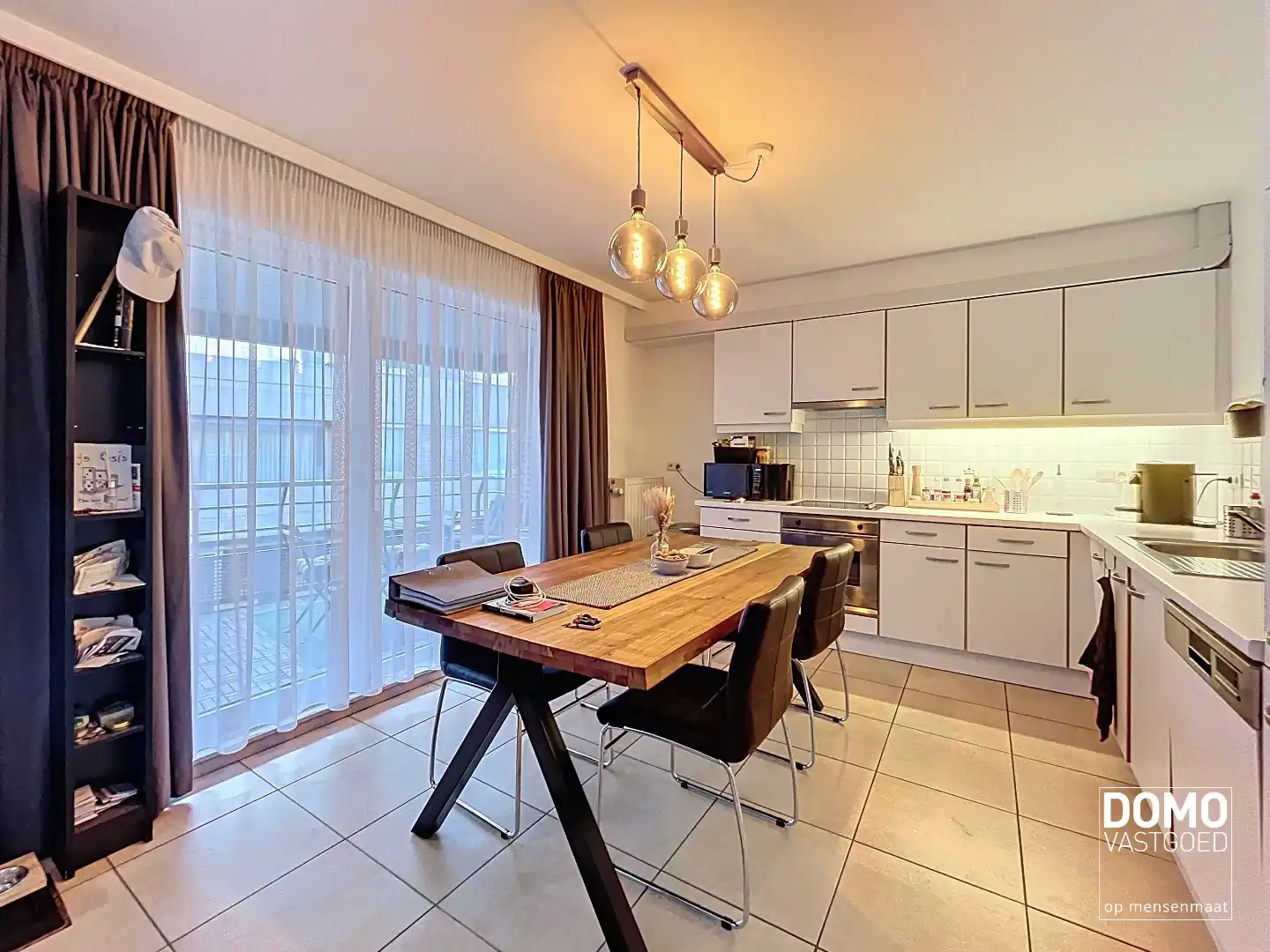 RUIM APPARTEMENT MET TERRAS, 2 SLAAPKAMERS EN PARKEERPLAATS IN HET CENTRUM VAN HASSELT  foto 4