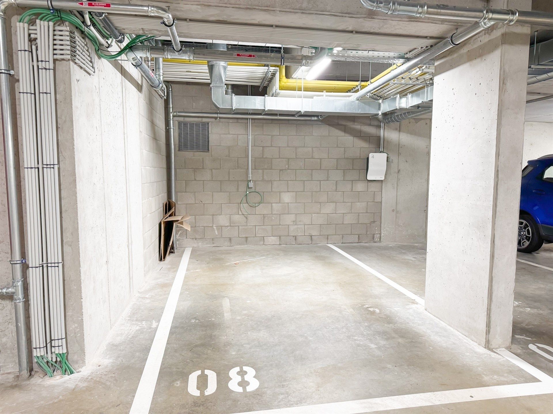 Lichtrijk nieuwbouw appartement met terras en garageplaats foto 16