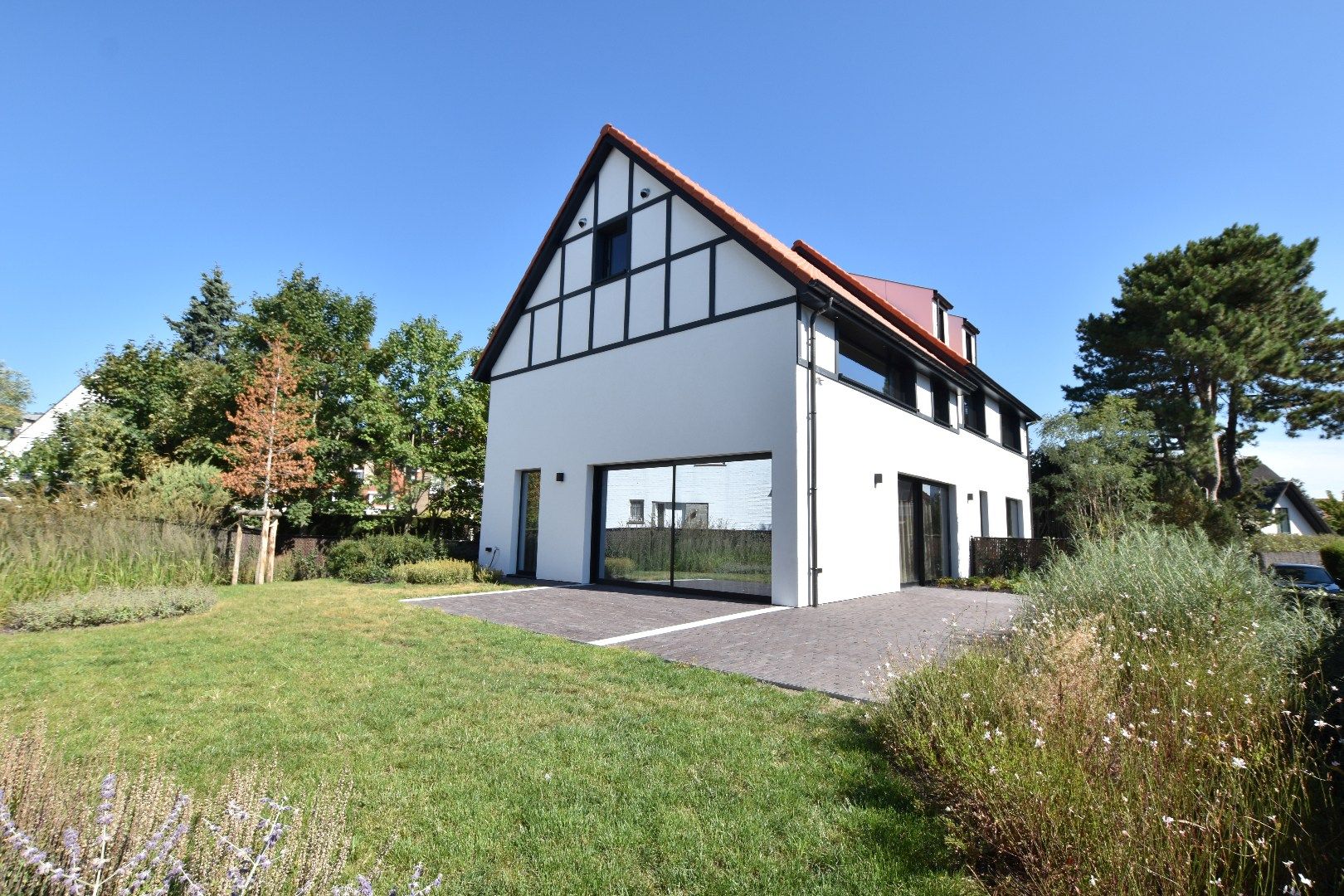 Charmante gerenoveerde villa verscholen in een paadje van het Zoute foto 2
