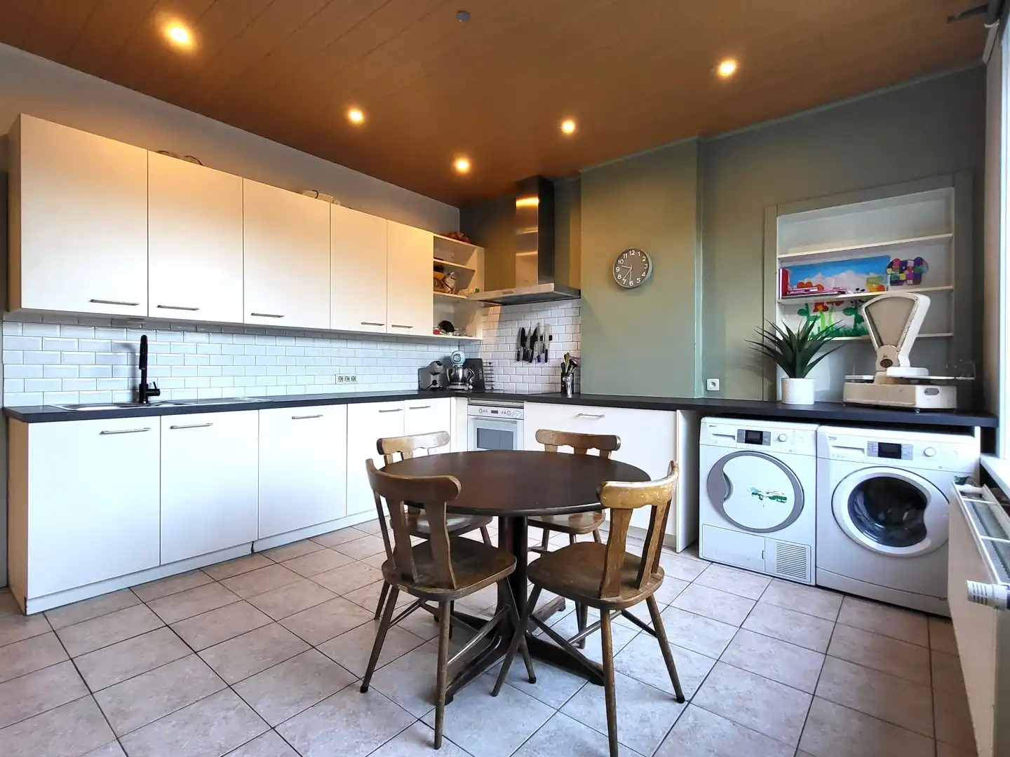 Verrassend ruime, instapklare woning met 3 slaapkamers en zuidger. tuinzone met terras. foto 9