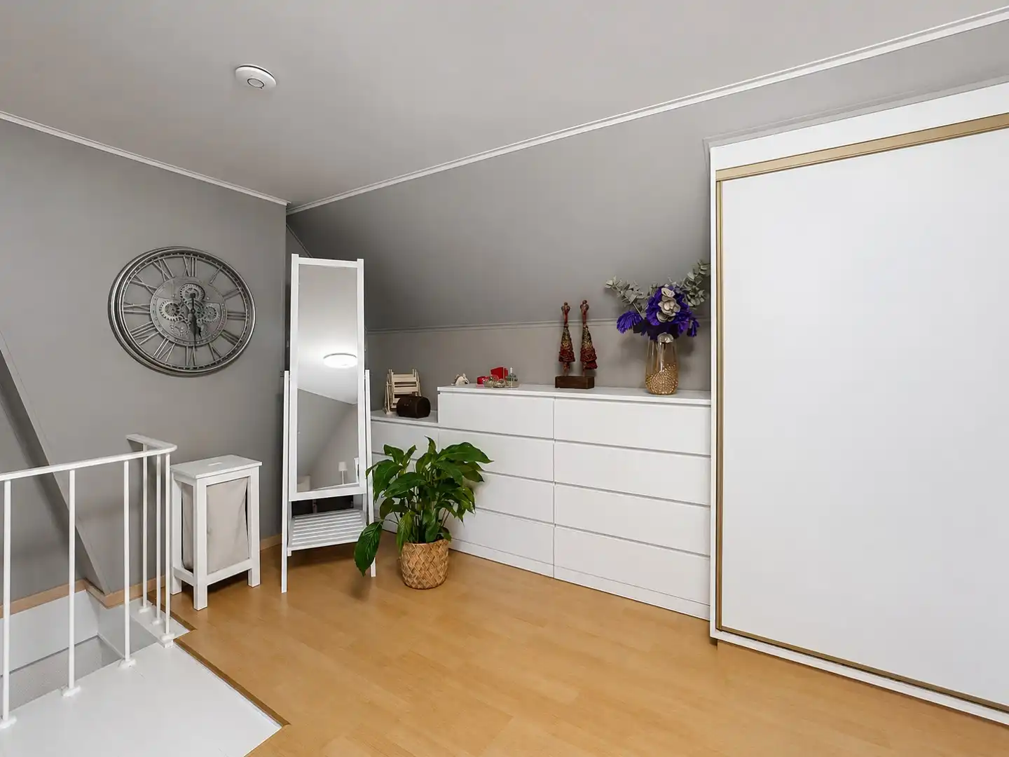 Instapklare gezinswoning met 4 slaapkamers, zonnepanelen met mogelijkheid van een overzolderde garage in Gistel foto 17