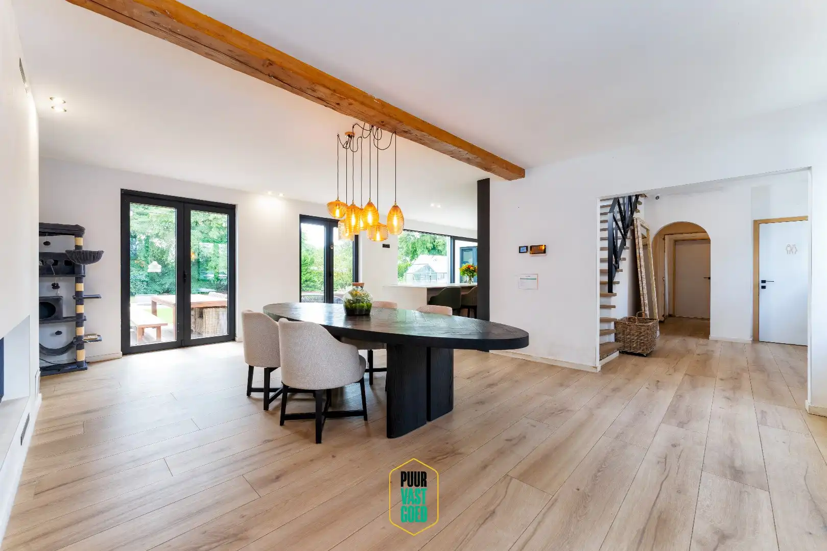 Knap gerenoveerde villa in uitgestrekte tuin foto 5