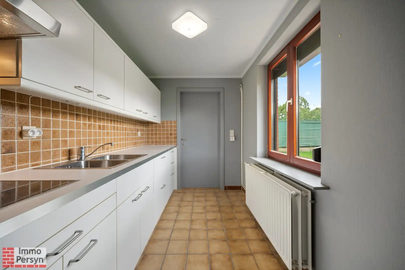 Vrijstaande bungalow met bijgebouw op een riant perceel foto 30