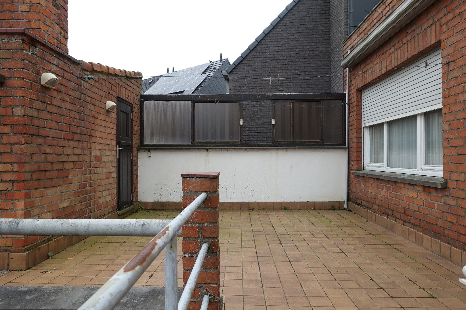 Ruime op te frissen woning met garages en opslagruimte op een uitstekende locatie in centrum Oudenburg foto 22