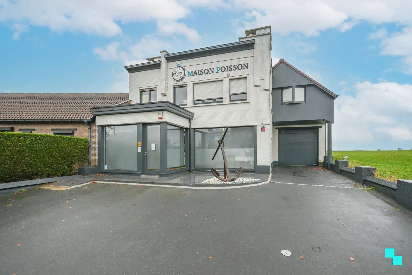 Woonst met bijhorende handelszaak en loods in Anzegem! foto {{pictureIndex}}