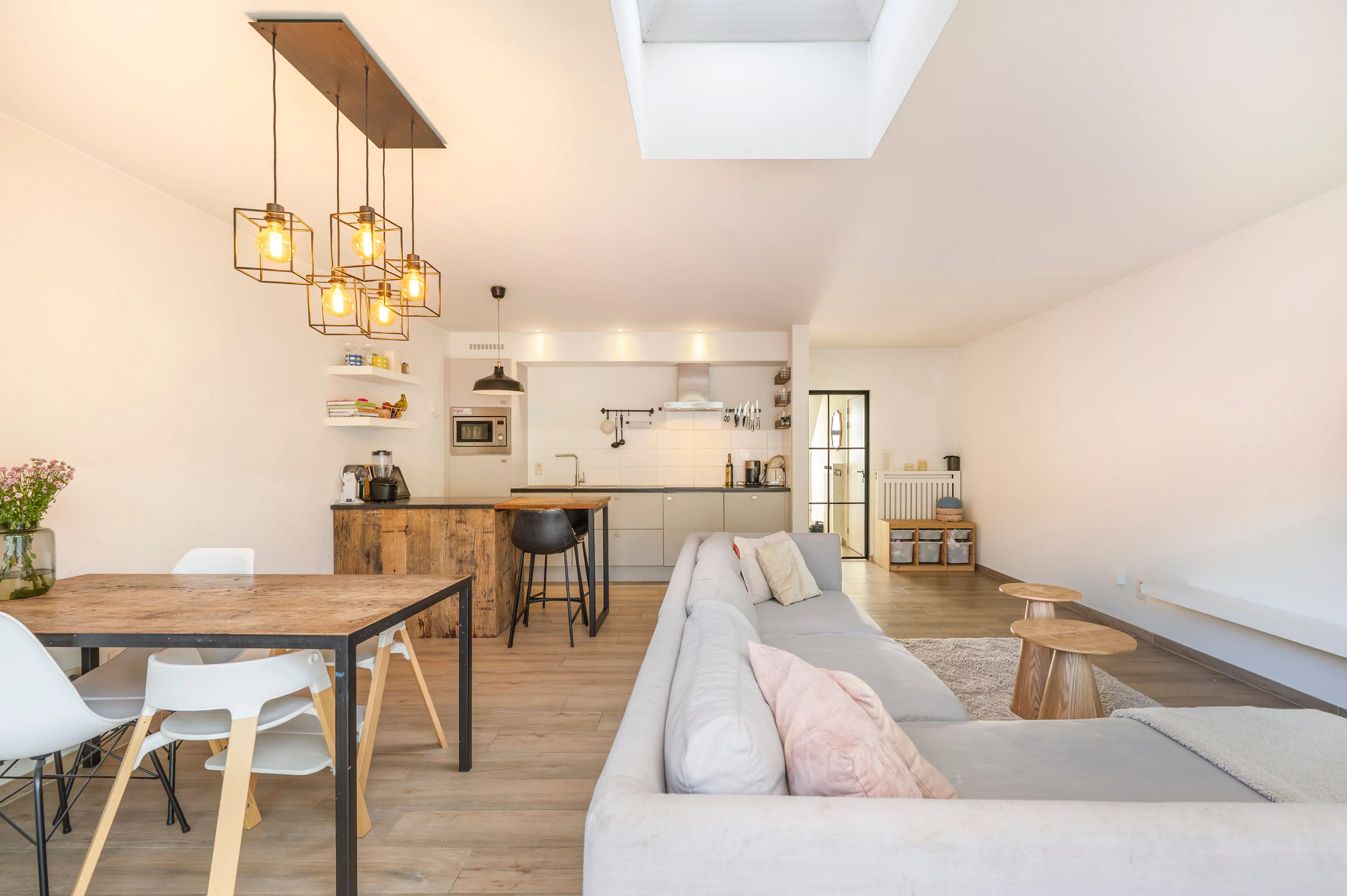 Moderne gezinswoning met gezellige stadstuin op de Lage Kaart te Brasschaat! foto 3