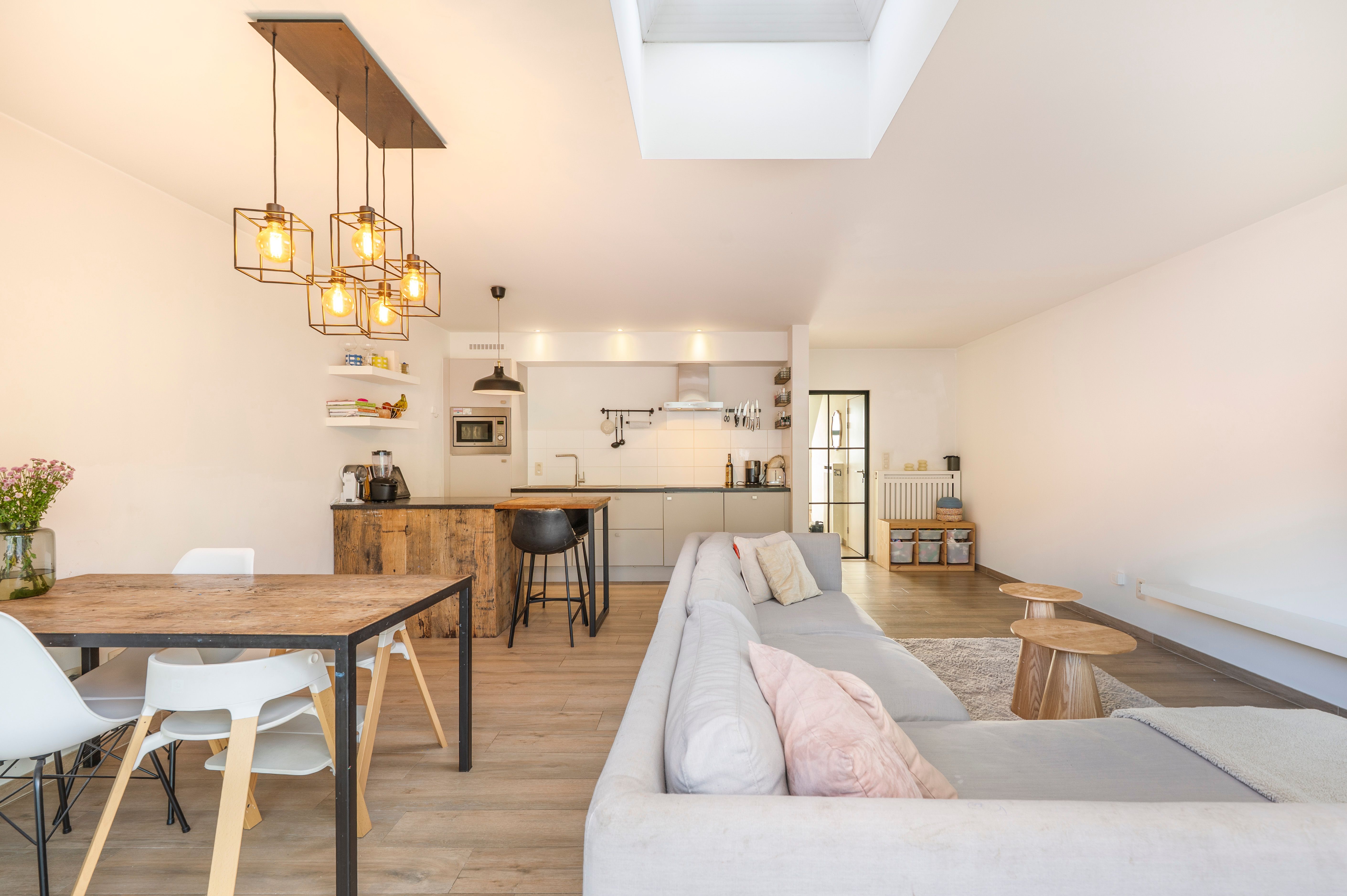 Moderne gezinswoning met gezellige stadstuin op de Lage Kaart te Brasschaat! foto 3