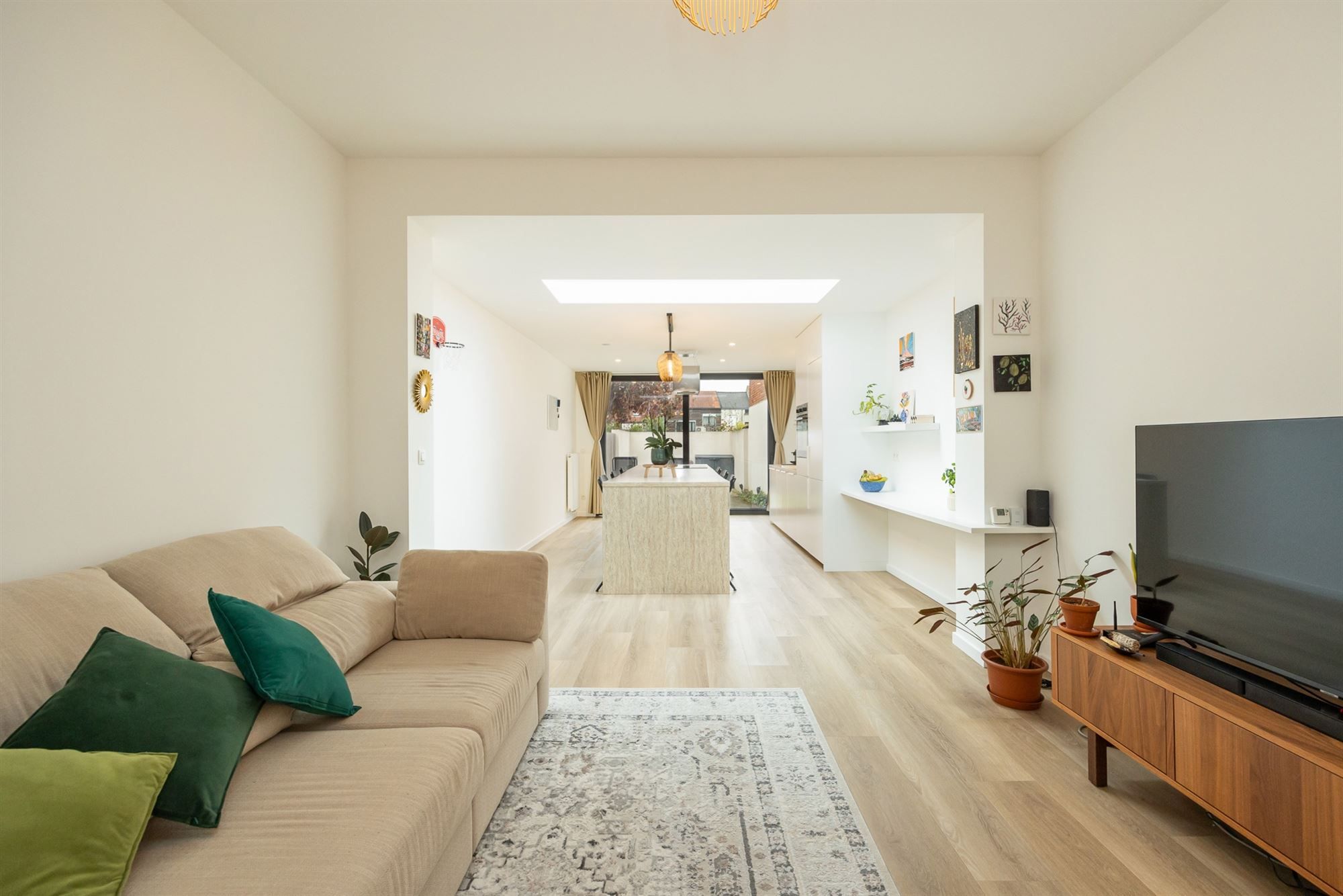 Modern gerenoveerde woning met 2 slpkmrs. en tuin foto {{pictureIndex}}