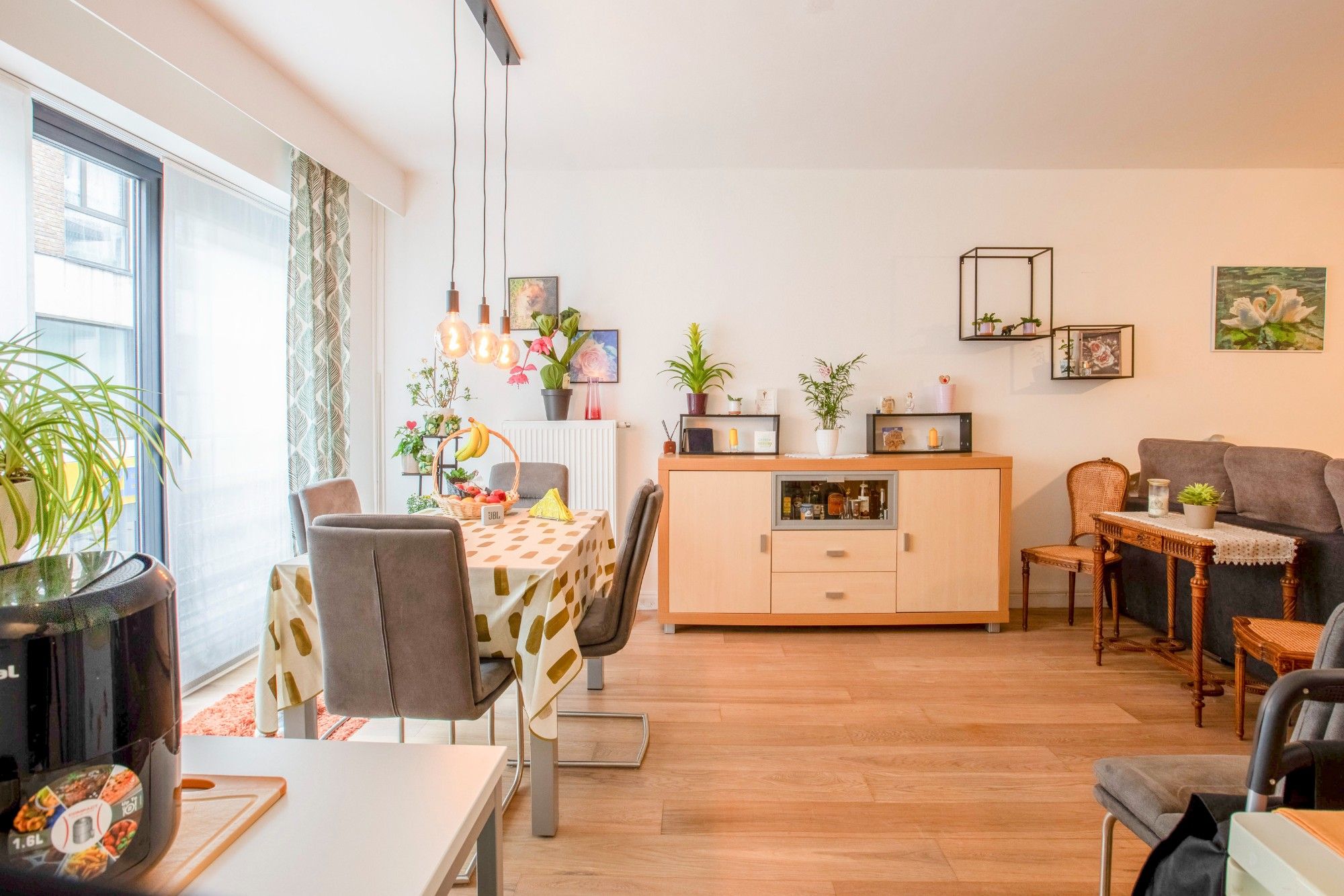 Instapklaar éénslaapkamerappartement met terras in centrum Beveren foto 3