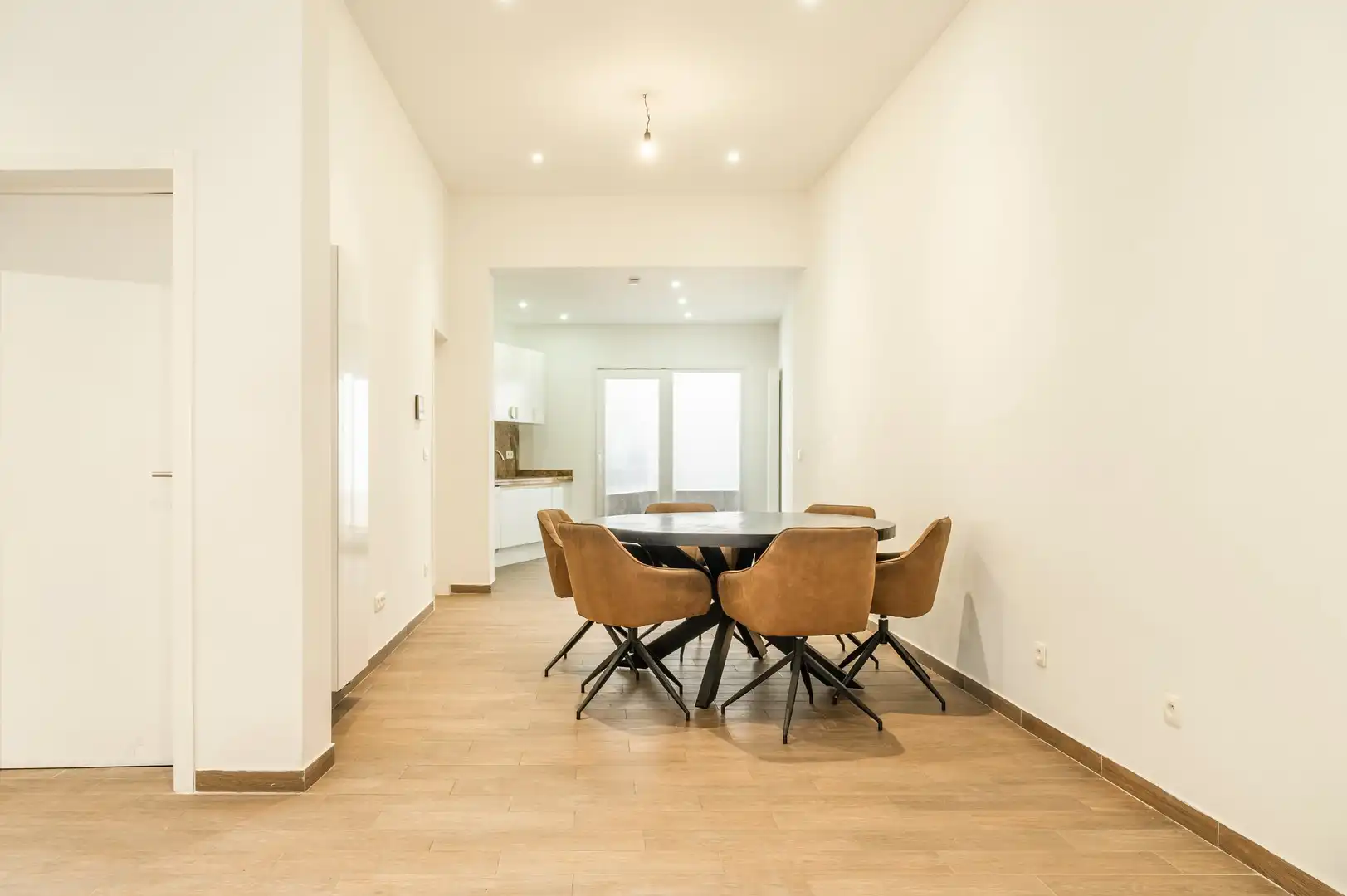 Ruime gezinswoning met 4 slaapkamers en stadstuin in Burcht! foto 4