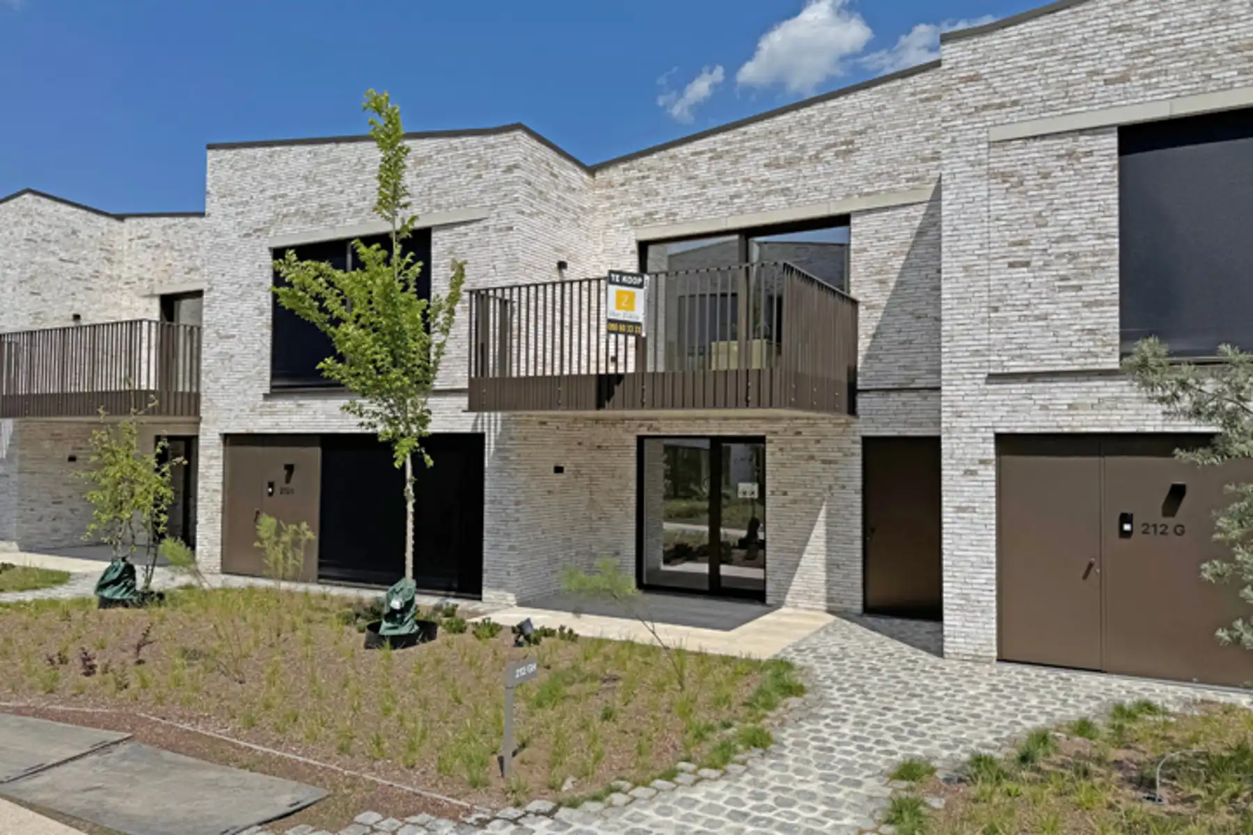 Nieuwbouwwoning in verkaveling woonerf te Knokke foto {{pictureIndex}}