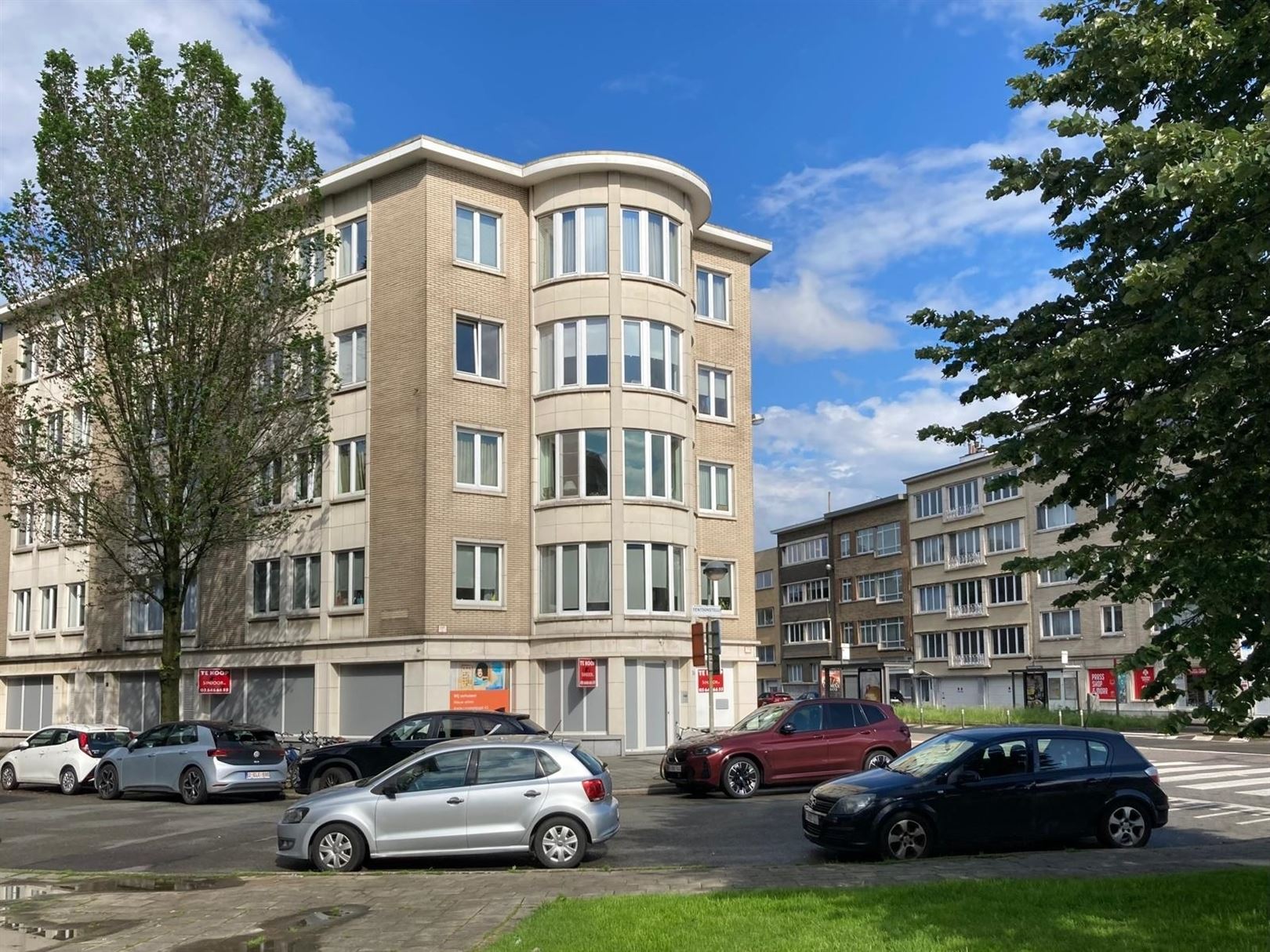 Veelzijdig kantoor op een commerciële hoek in Antwerpen-Zuid foto {{pictureIndex}}