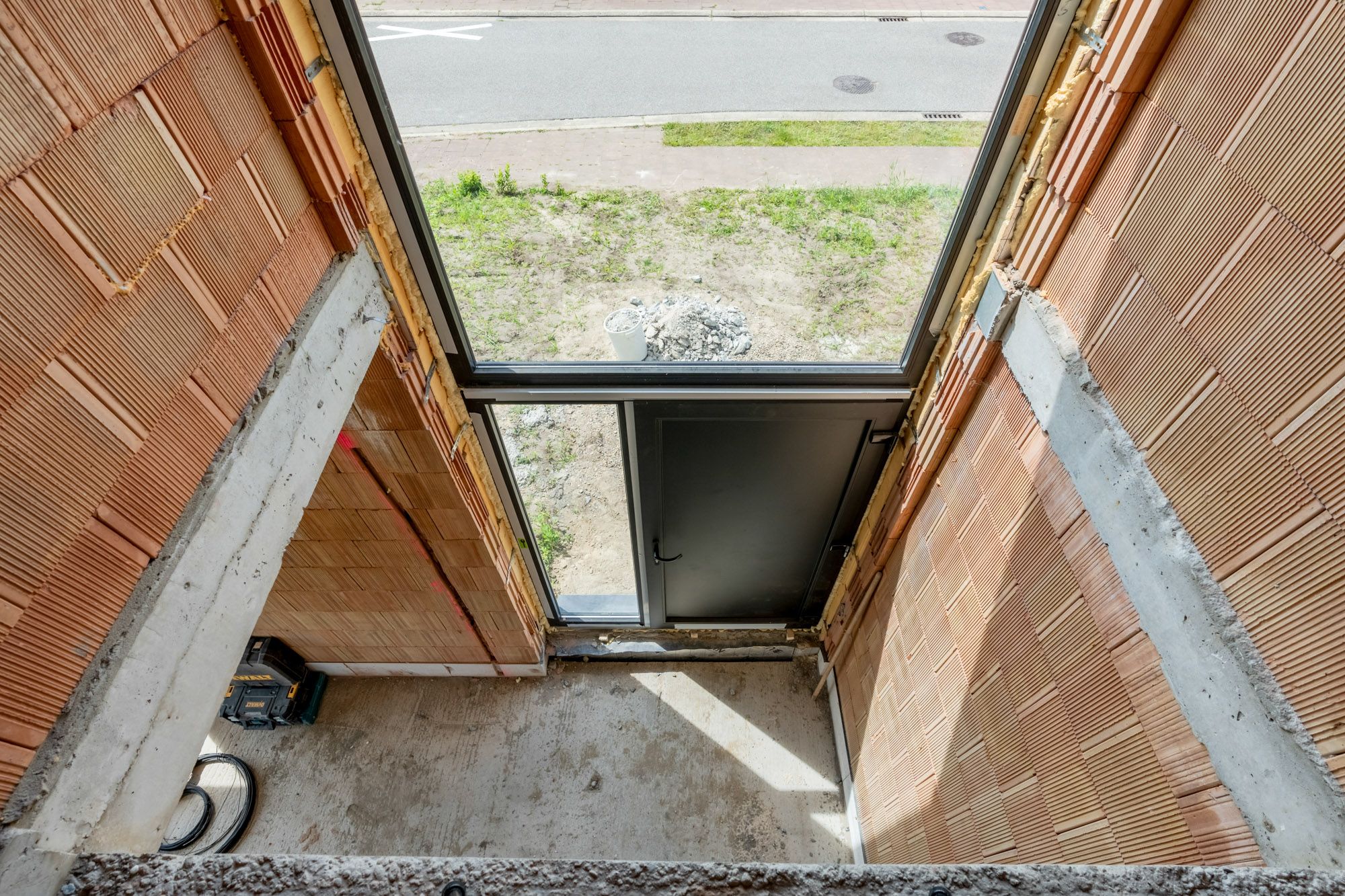 ROYALE CASCO-WONING MET EEN HEERLIJK LICHTRIJKE WOONKAMER MET OPEN KEUKEN EN AANSLUITEND DE BERGPLAATS, 3 SLAAPKAMERS (MEER MOGELIJK), EEN RUIME BADKAMER EN VOLLEDIG ONDERKELDERD MET DAGLICHT!! EEN HEERLIJK RUIM HUIS MET UNIEKE KELDERVERDIEPING, EEN LEUKE TUIN OP 6A 30CA, OP EEN GEGEERDE LOCATIE IN PELT!  foto 24