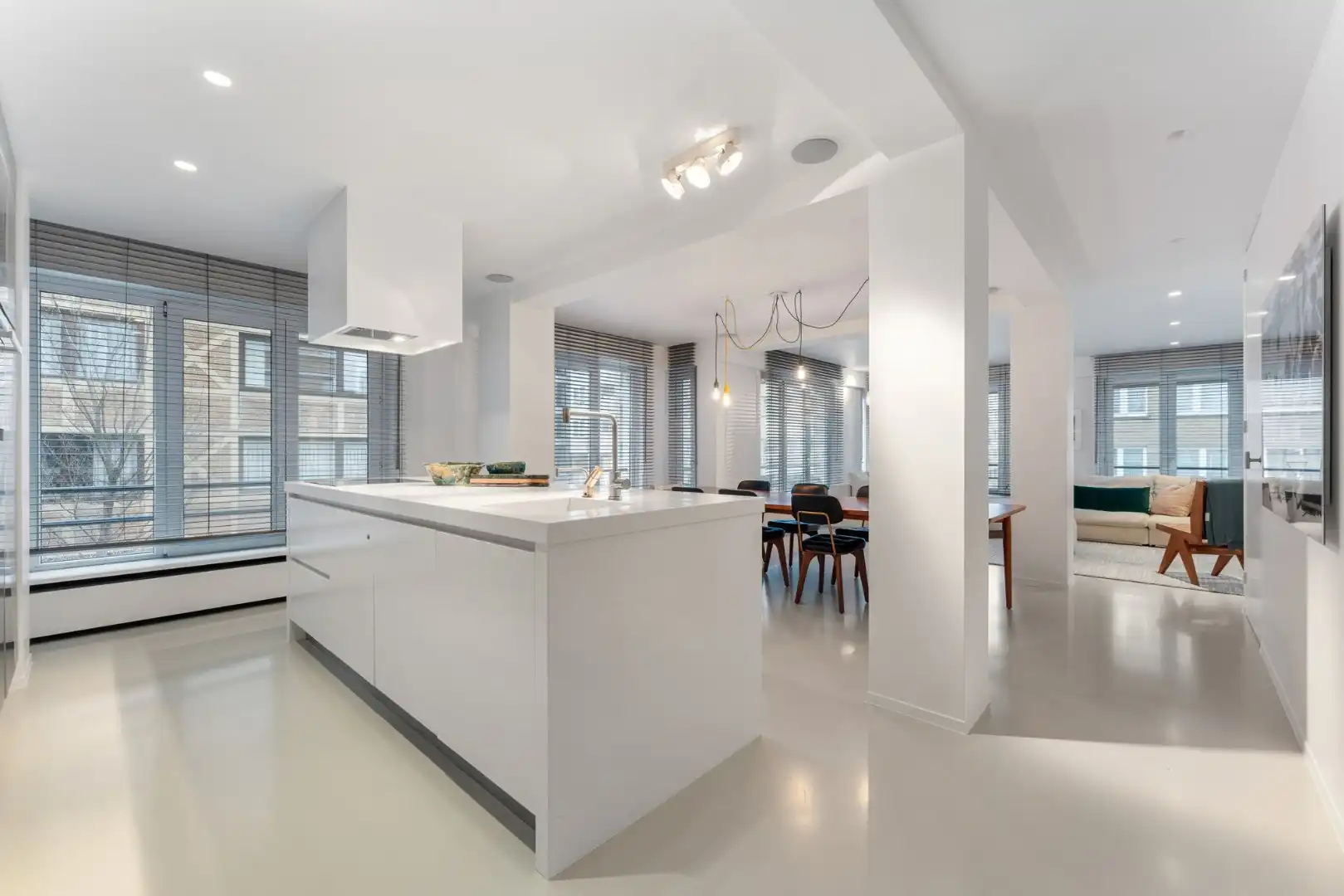 Stijlvol gerenoveerd hoekappartement met loftgevoel, ideaal gelegen aan de Dumortierlaan nabij de Zeedijk foto 6