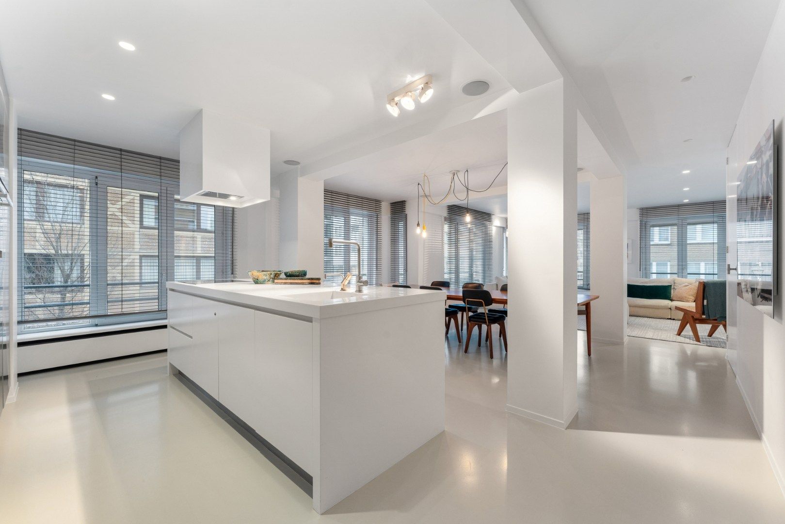 Stijlvol gerenoveerd hoekappartement met loftgevoel, ideaal gelegen aan de Dumortierlaan nabij de Zeedijk foto 6