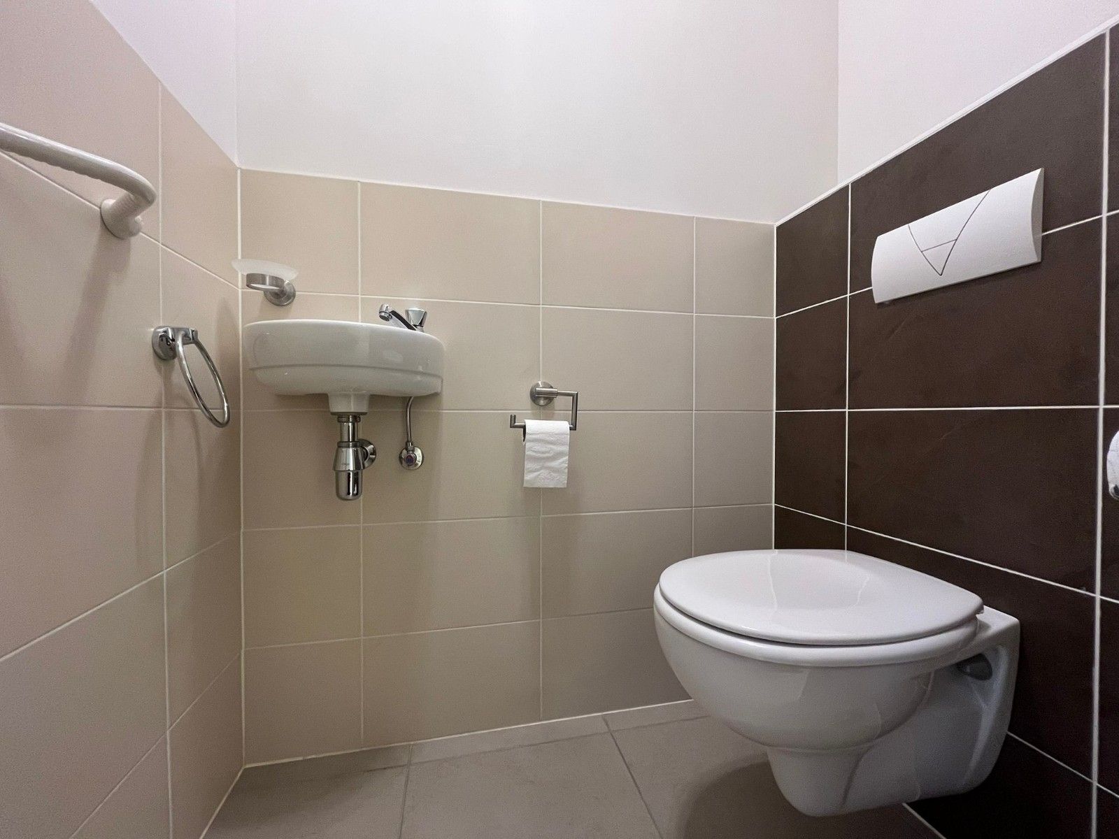 Te koop - 2 slaapkamersappartment met dubbele garage foto 13