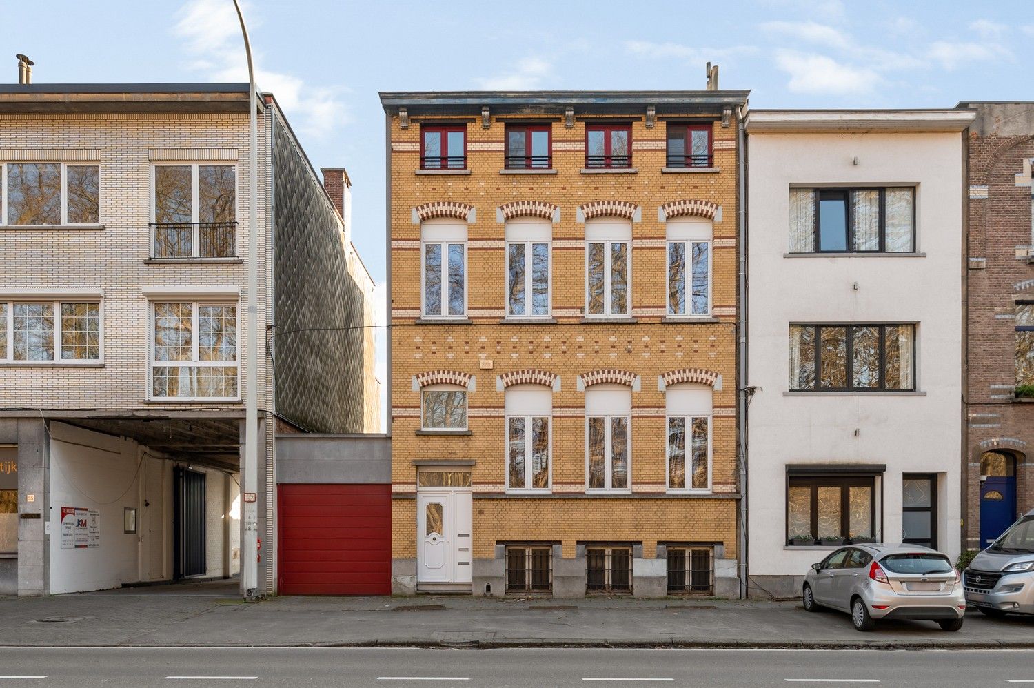 Ruime halfopen woning met 4 à 6 SLPKS, apart kantoor en een groot magazijn in Mortsel! foto 36