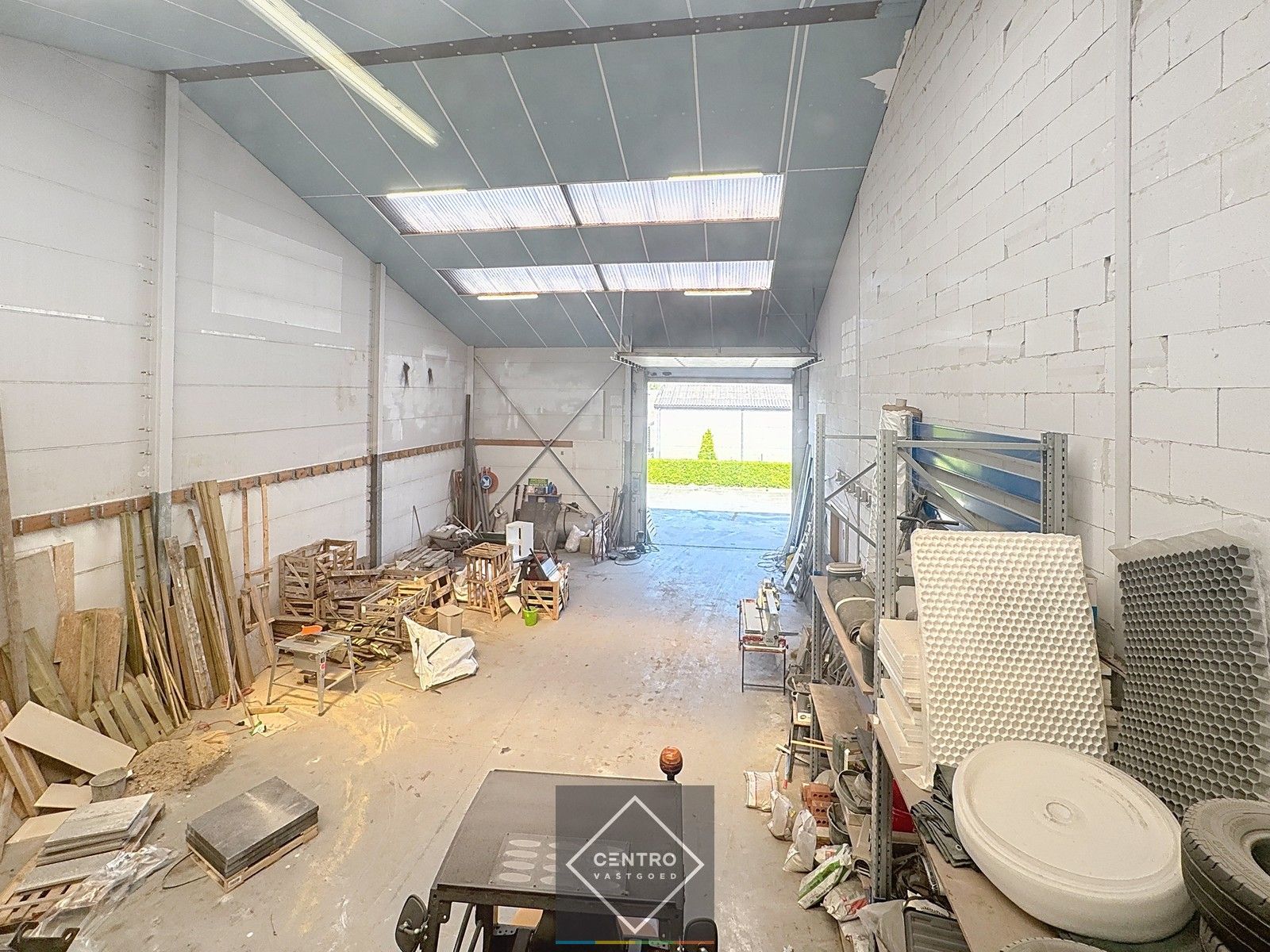Magazijn (200m2)  met bureem + buitenterrein (circa 250m2)! foto 10