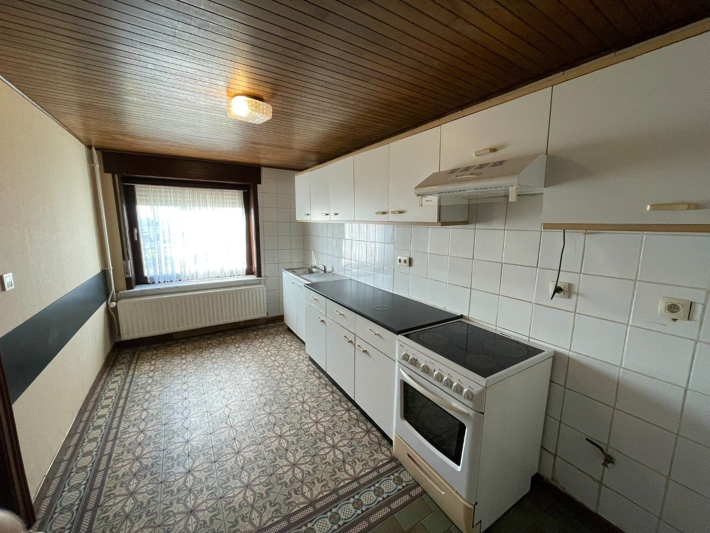 Ruime 3-gevelwoning met grote tuin in Roosdaal foto 3