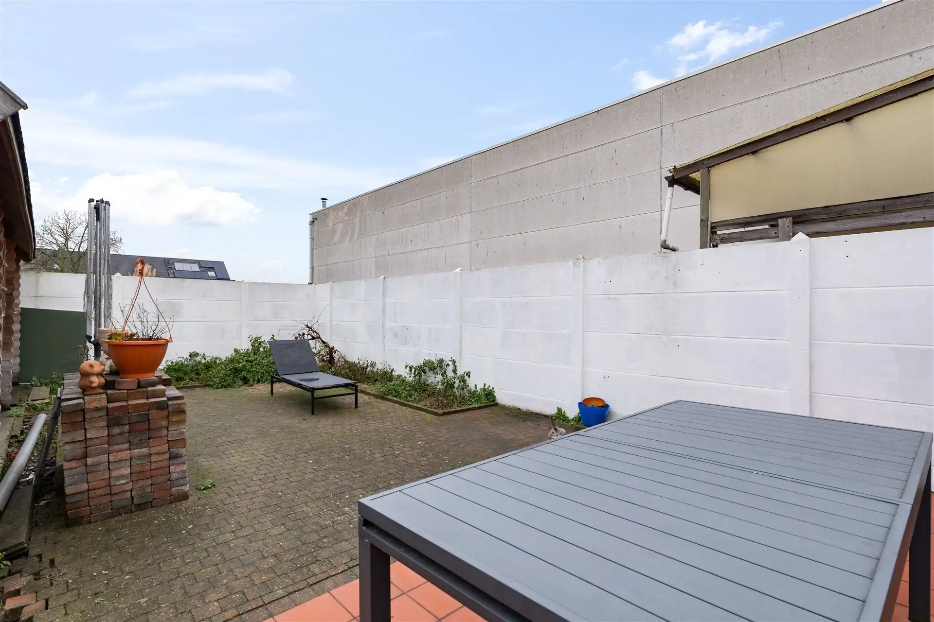 Zeer ruime halfopen bebouwing met 4 slaapkamers, oprit en garage, vlakbij centrum te Zele. foto 4