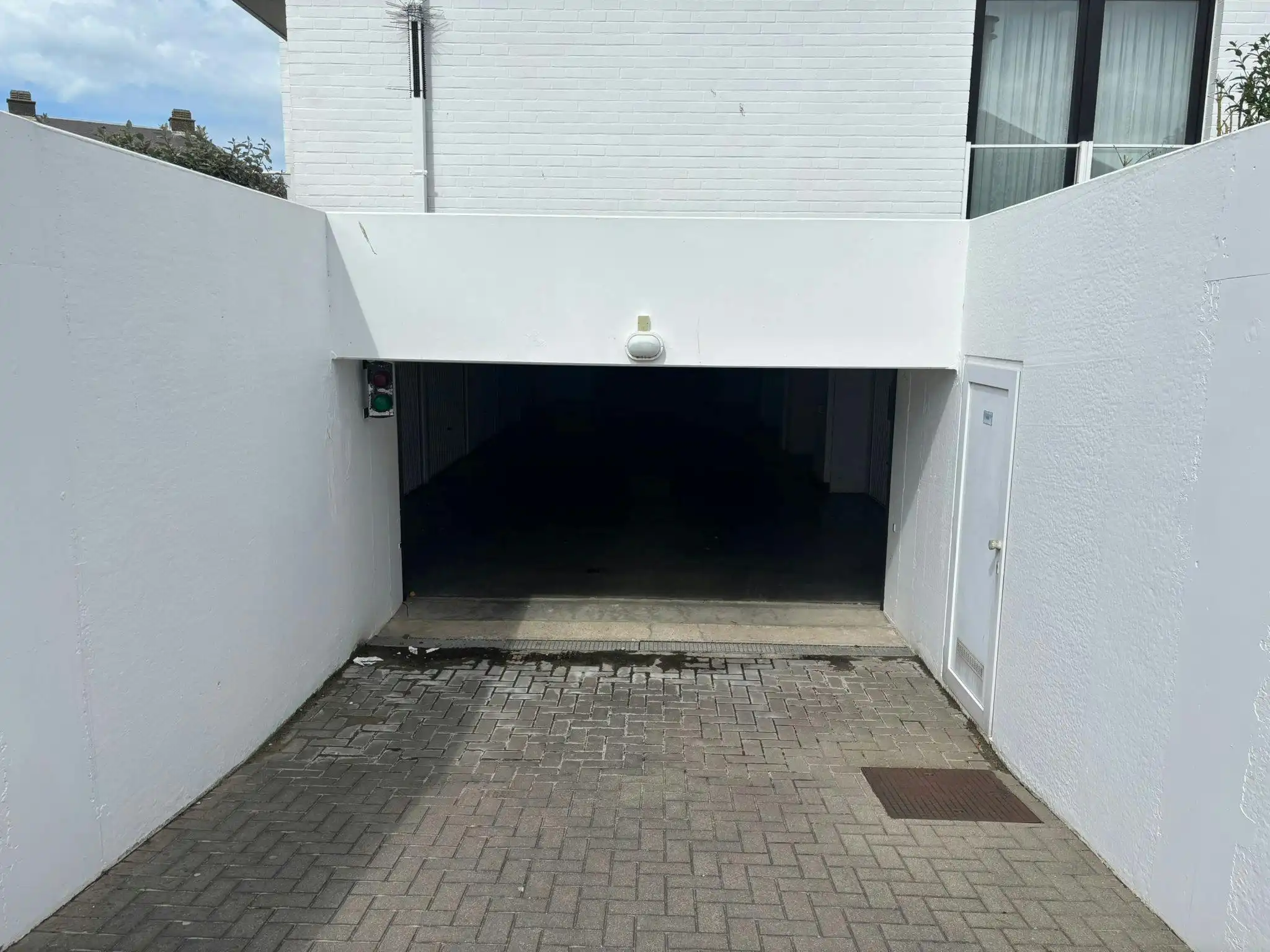 Centraal gelegen garagebox te koop in de Warande! foto 3