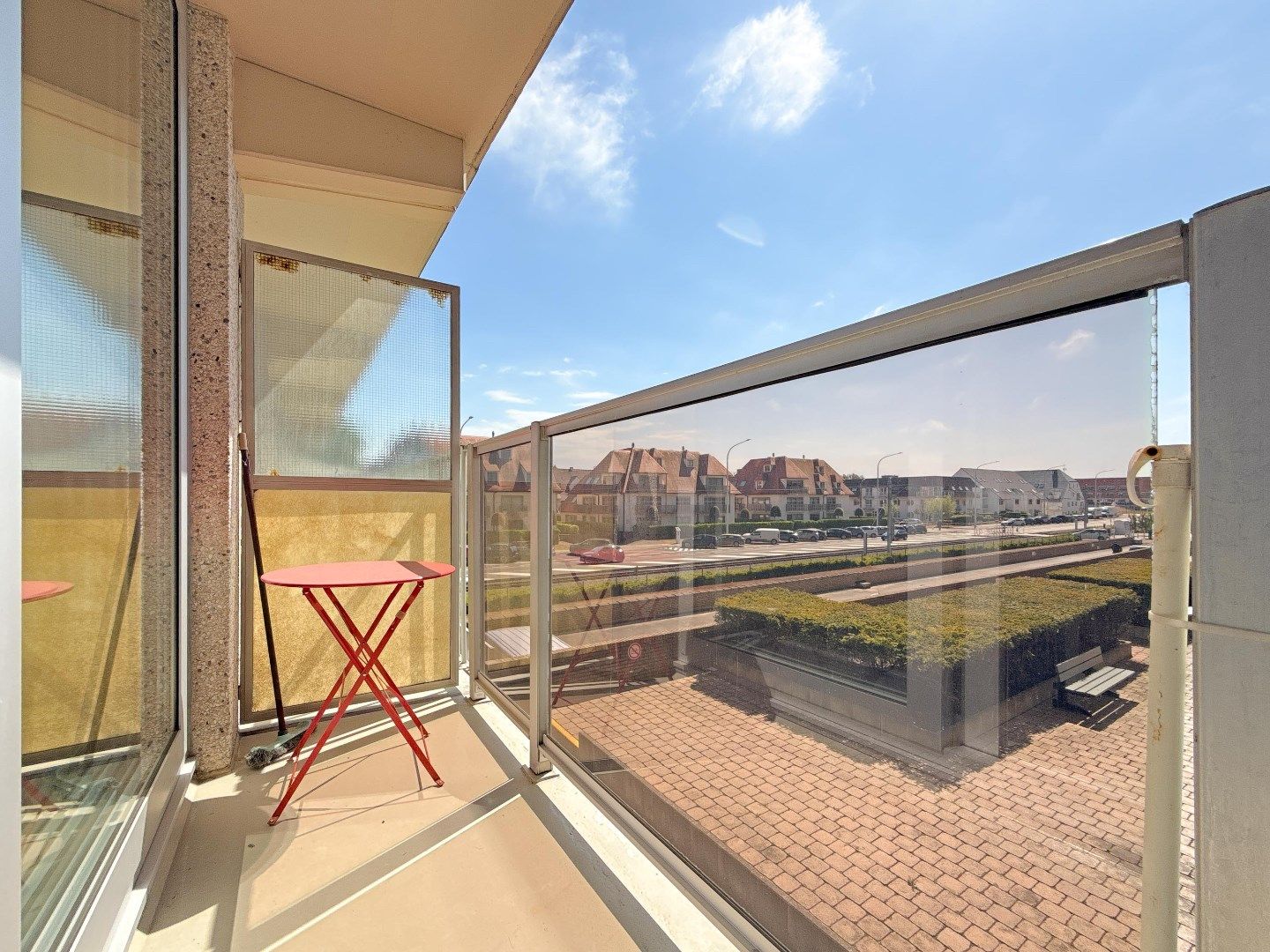 Instapklare gemeubelde studio (30 m²) met terras te Nieuwpoort-Bad. foto 6
