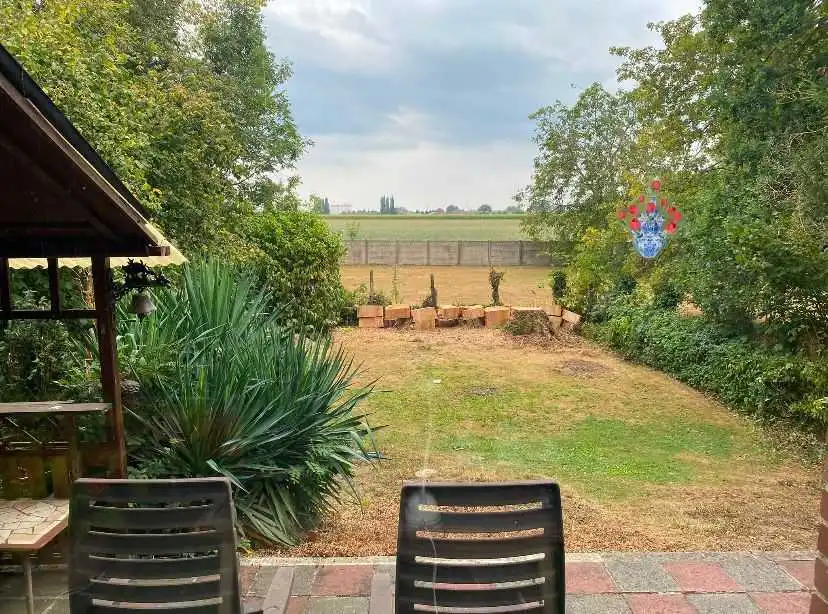 Charmante, op te knappen, statige villa met 3 slaapkamers en garage op een ruim perceel gelegen in het groen TE KOOP in Wielsbeke. foto 27