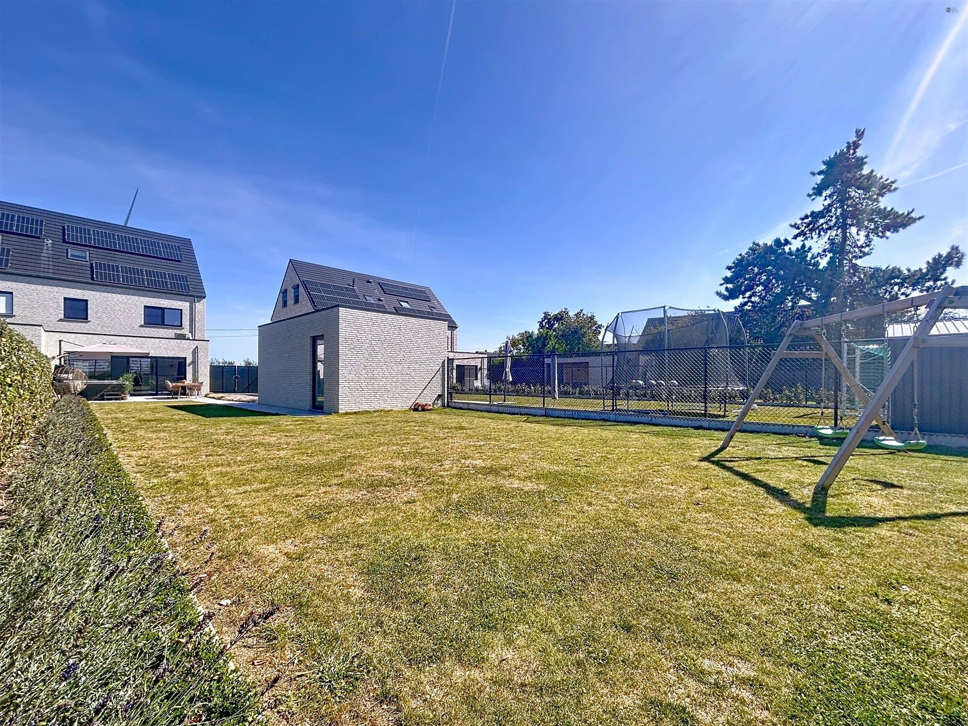 Half open bebouwing met 4 slaapkamers en ruime garage op perceel van 518m² foto 8