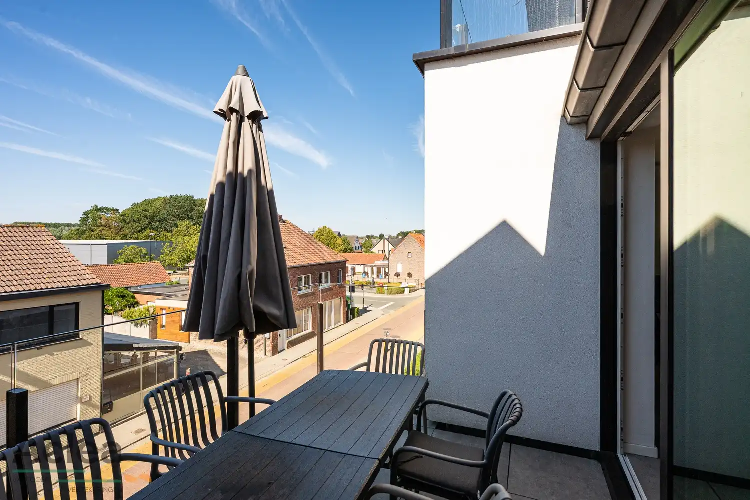 Modern appartement met ruim terras én garage in Sint-Jan-in-Eremo foto 9